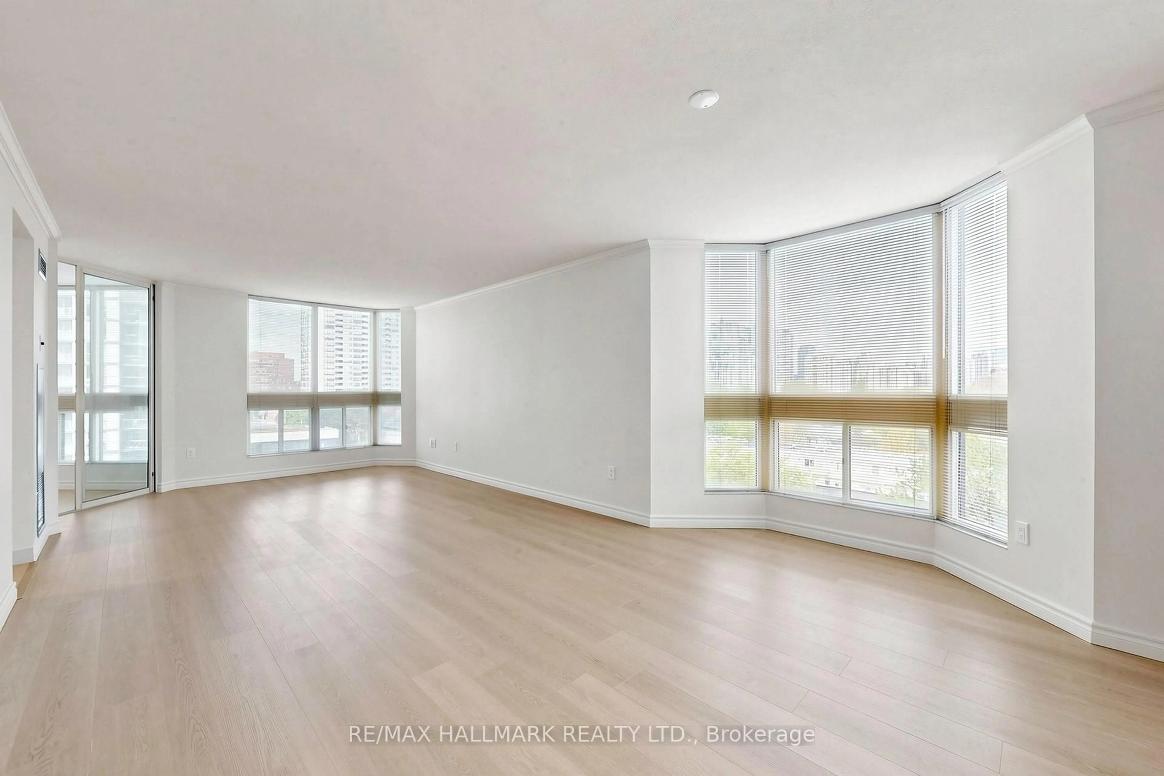A pic of a room for 10 Kenneth Ave #911, Toronto Ontario M2N 6K6