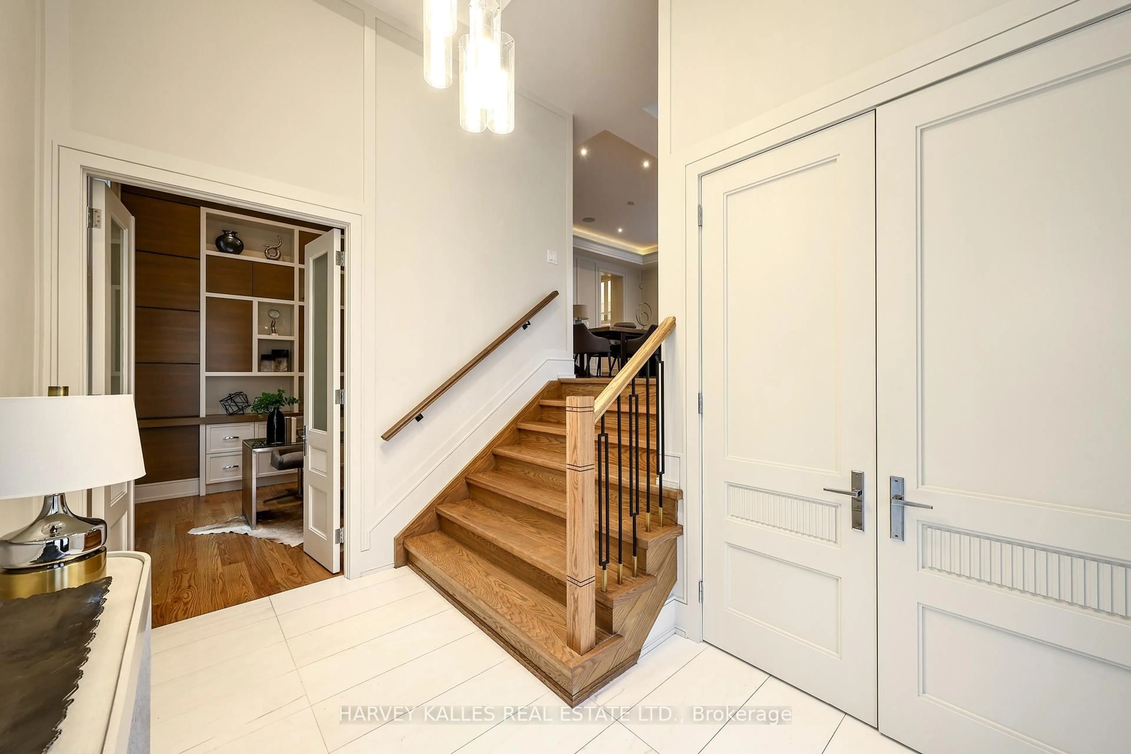 Unknown for 261 Brooke Ave, Toronto Ontario M5M 2L1