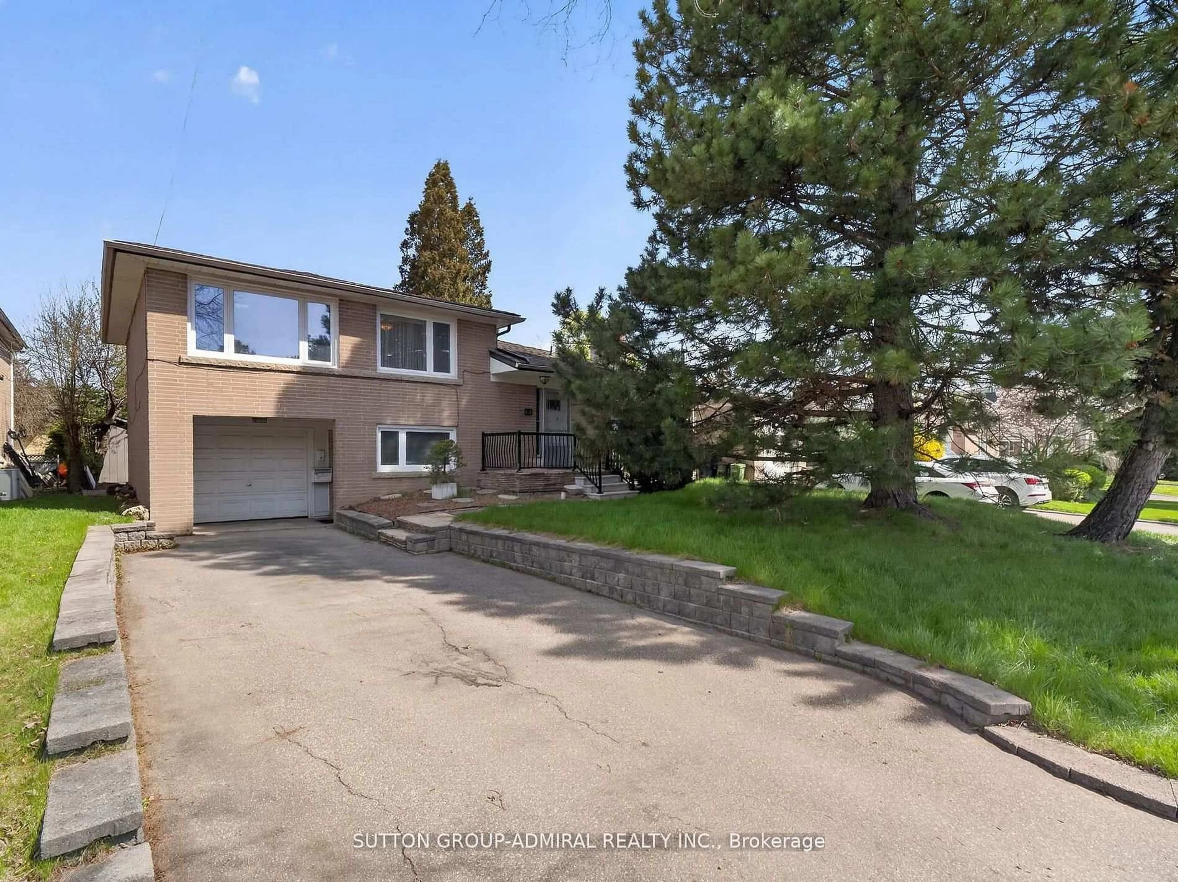 A pic from outside/outdoor area/front of a property/back of a property/a pic from drone, street for 30 Foxwarren Dr, Toronto Ontario M2K 1L3