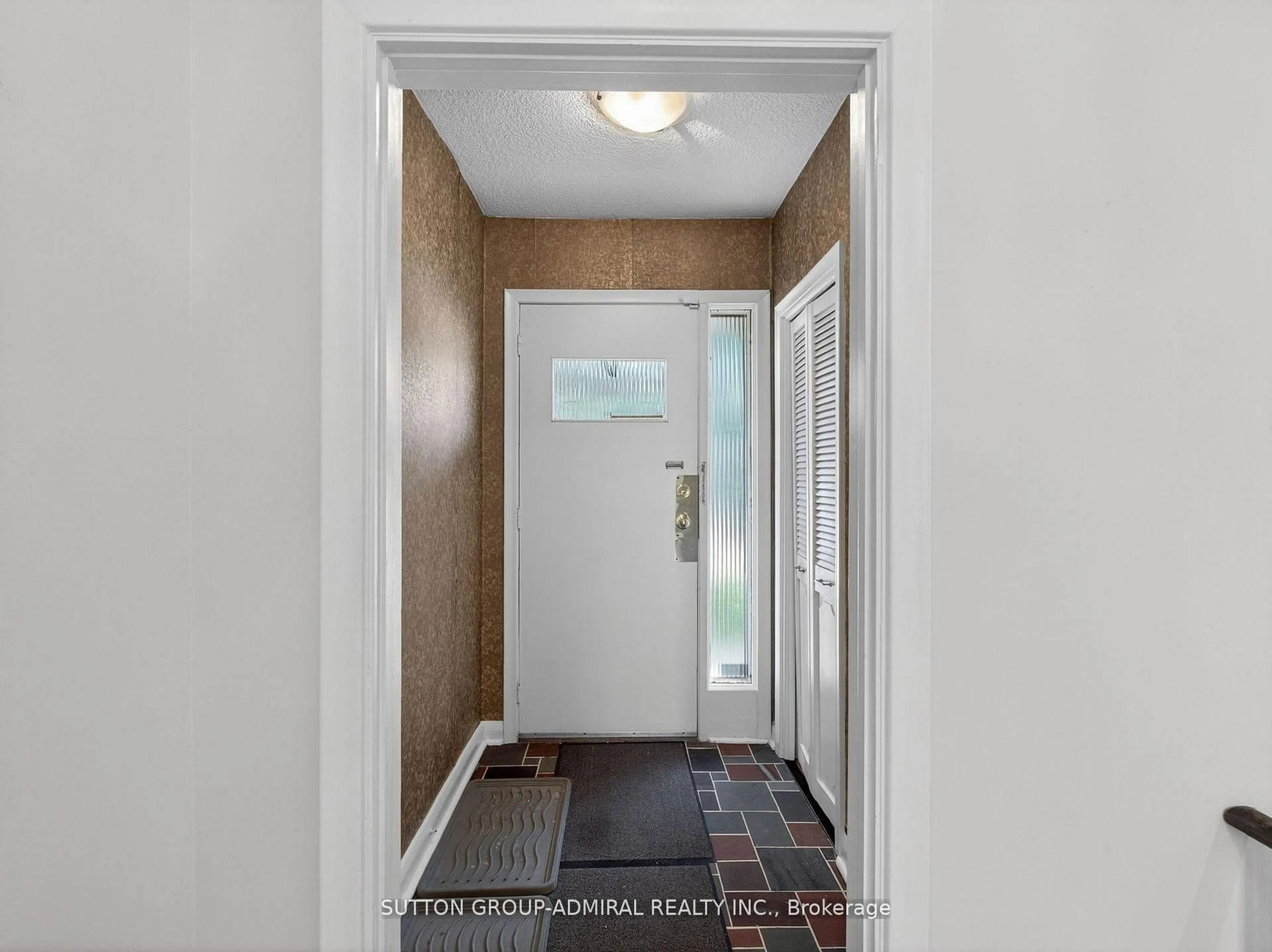 Indoor entryway for 30 Foxwarren Dr, Toronto Ontario M2K 1L3