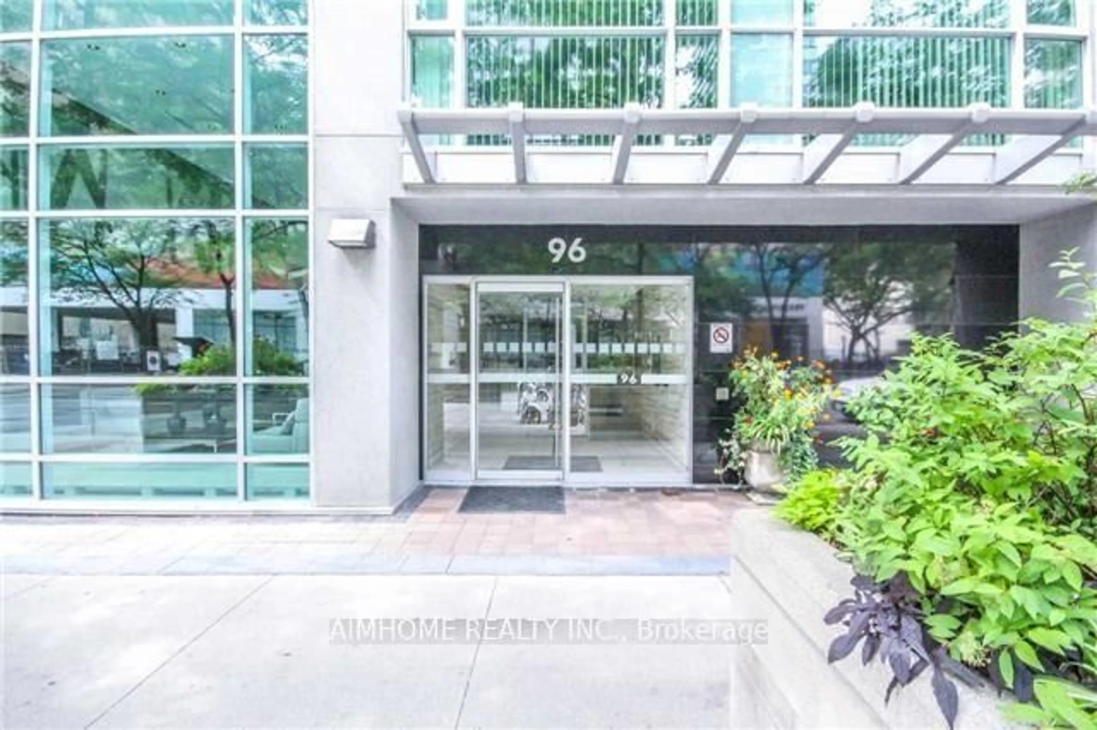 Indoor foyer for 96 St Patrick St #1501, Toronto Ontario M5T 1V2