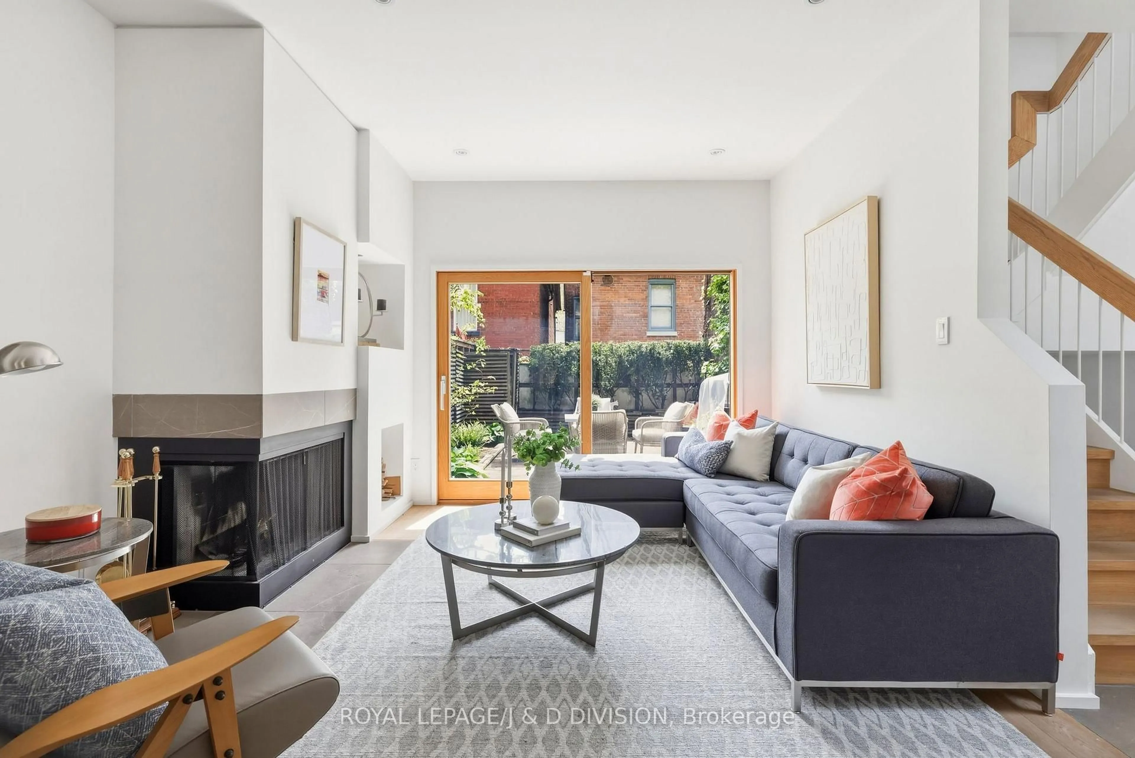 Living room with furniture, unknown for 11C Tranby Ave, Toronto Ontario M5R 1N4