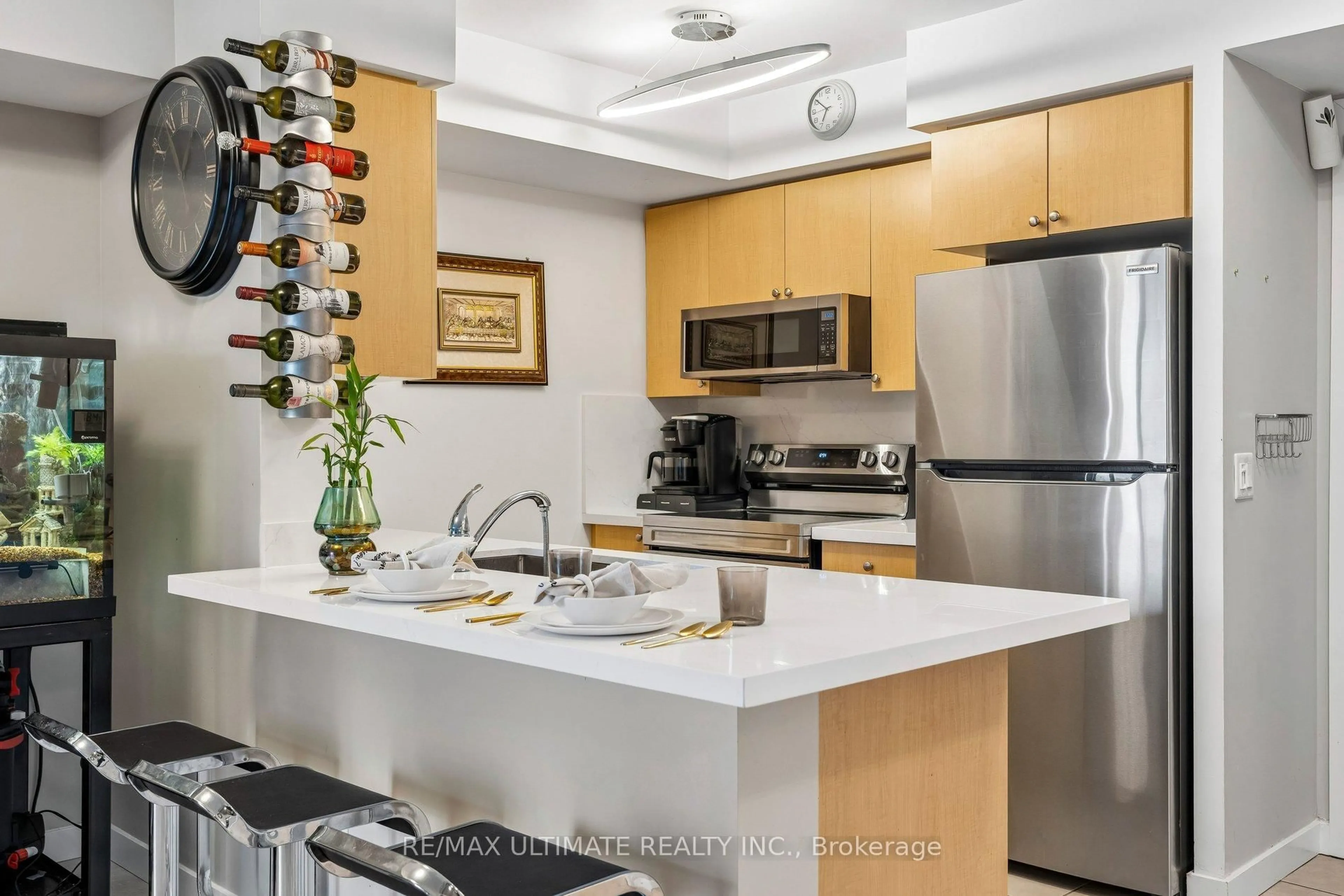 Standard kitchen, ceramic/tile floor for 35 Saranac Blvd #308, Toronto Ontario M6A 2G4