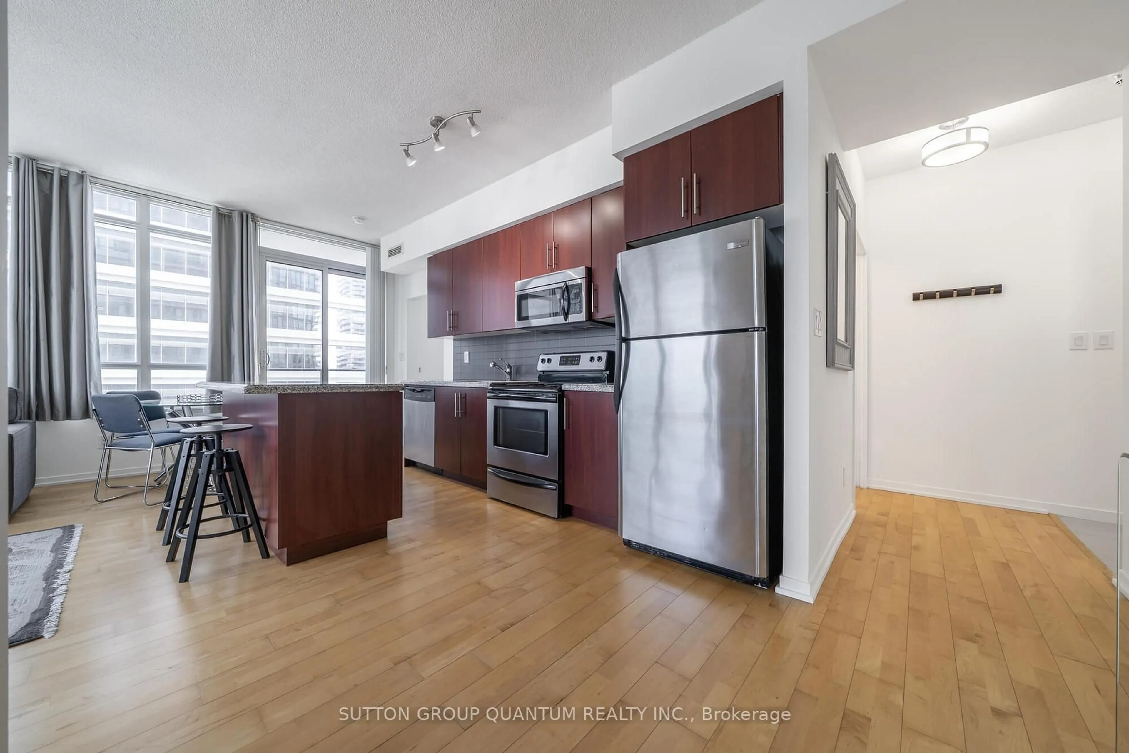 Standard kitchen, wood/laminate floor for 65 Bremner Blvd #2605, Toronto Ontario M5J 0A7