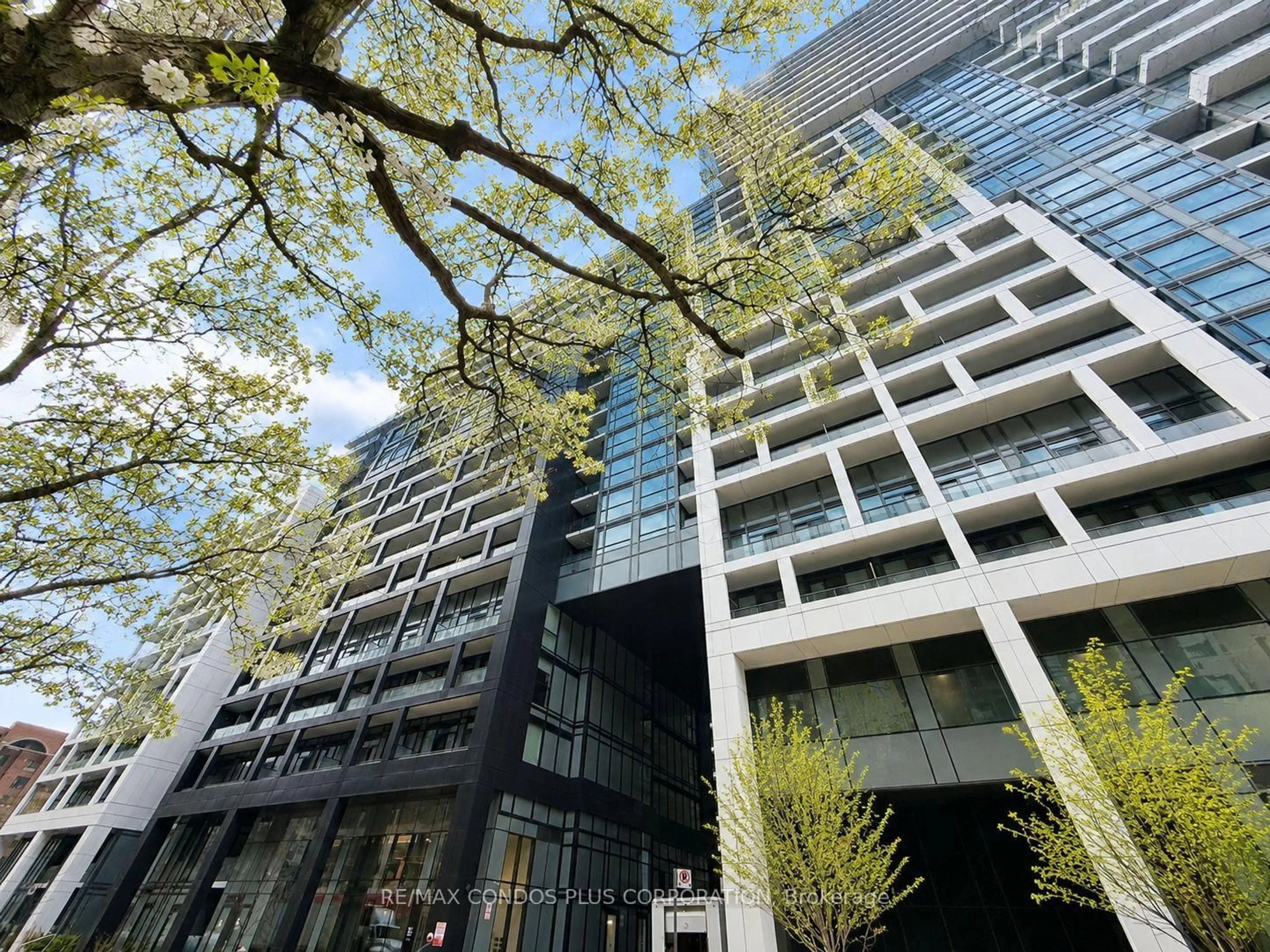 Indoor foyer for 60 Princess St #1113, Toronto Ontario M5A 2C7