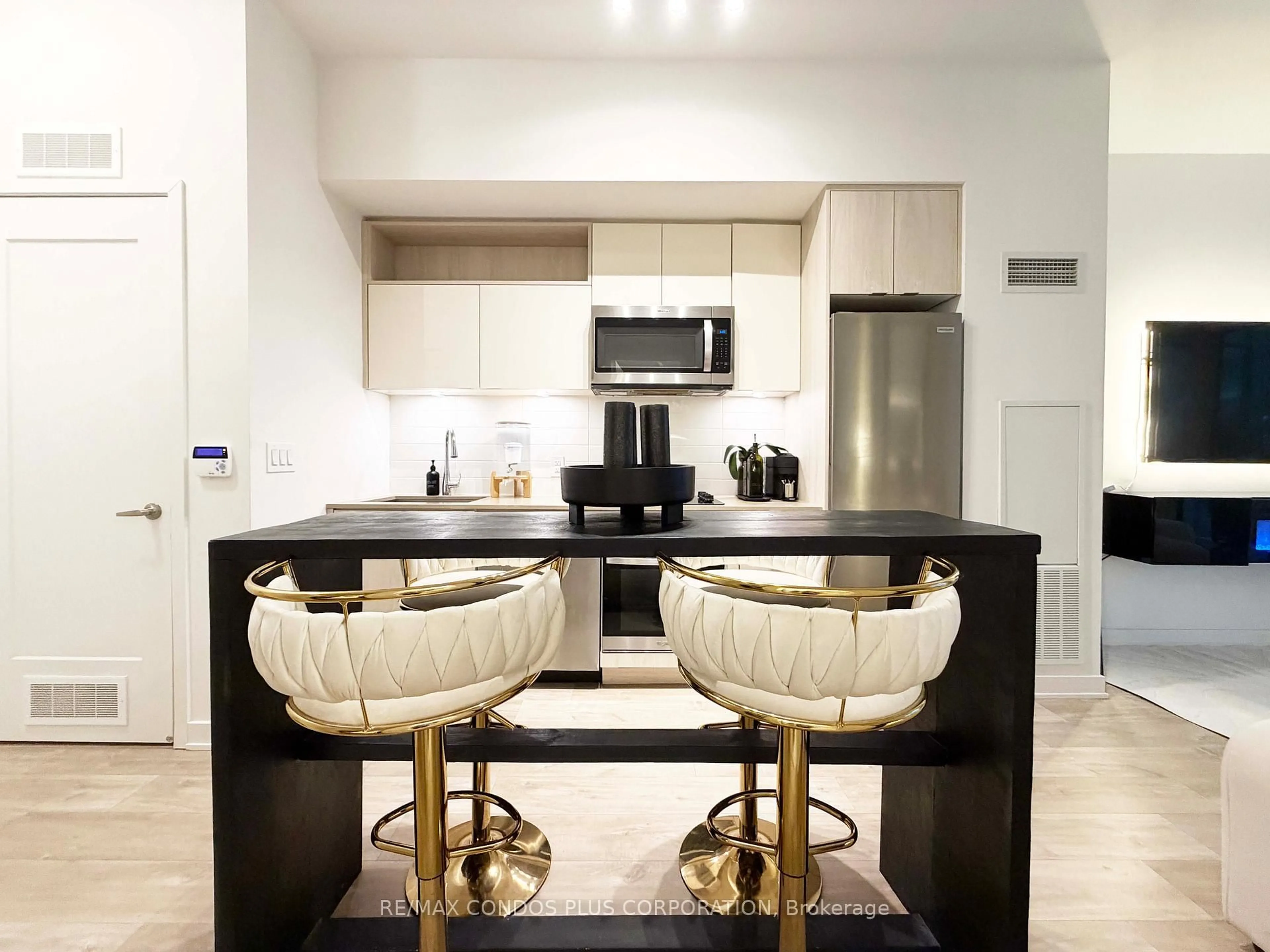 Contemporary kitchen, ceramic/tile floor for 60 Princess St #1113, Toronto Ontario M5A 2C7