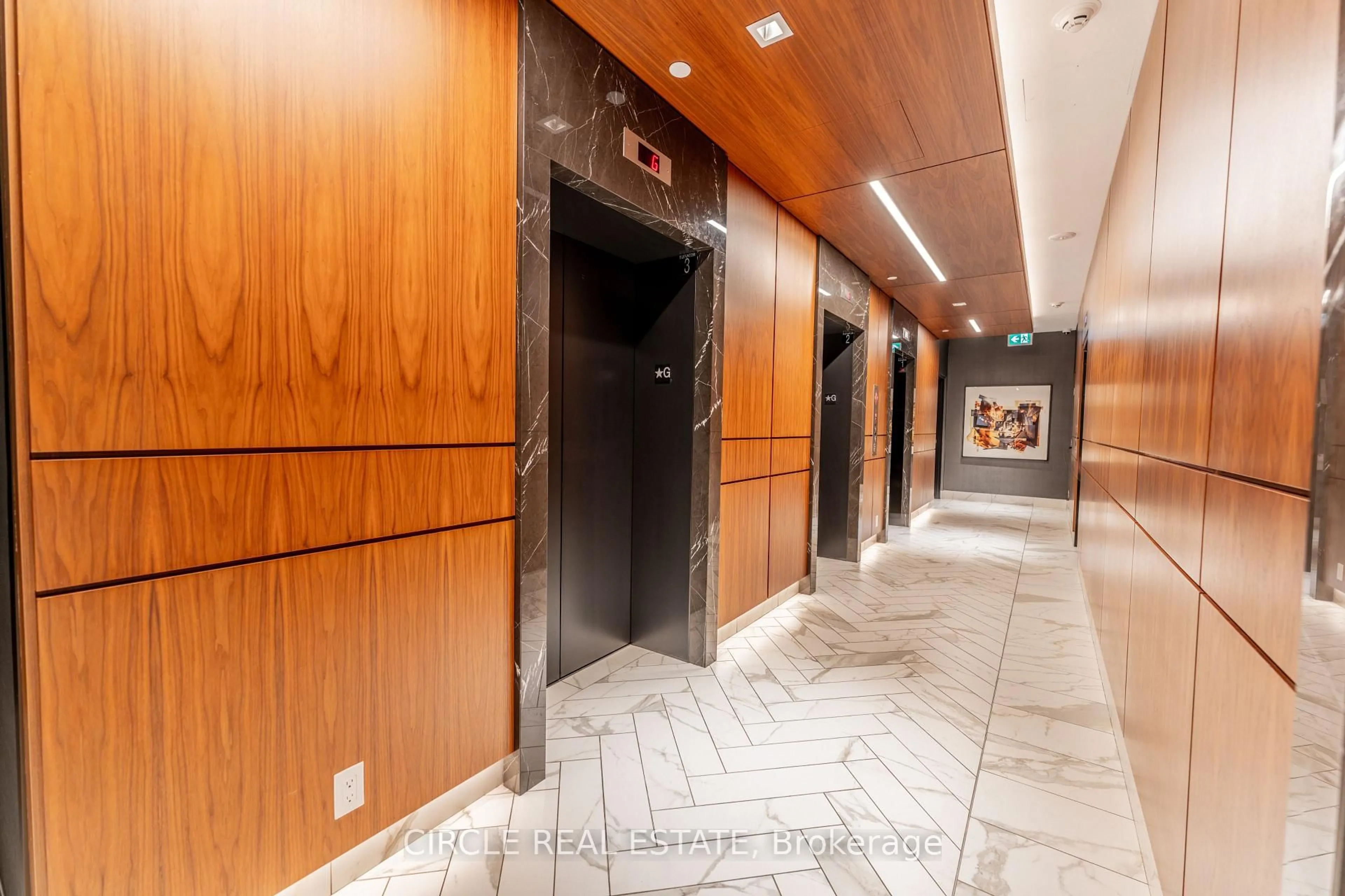 Indoor foyer for 327 King St #2705, Toronto Ontario M5V 0W7