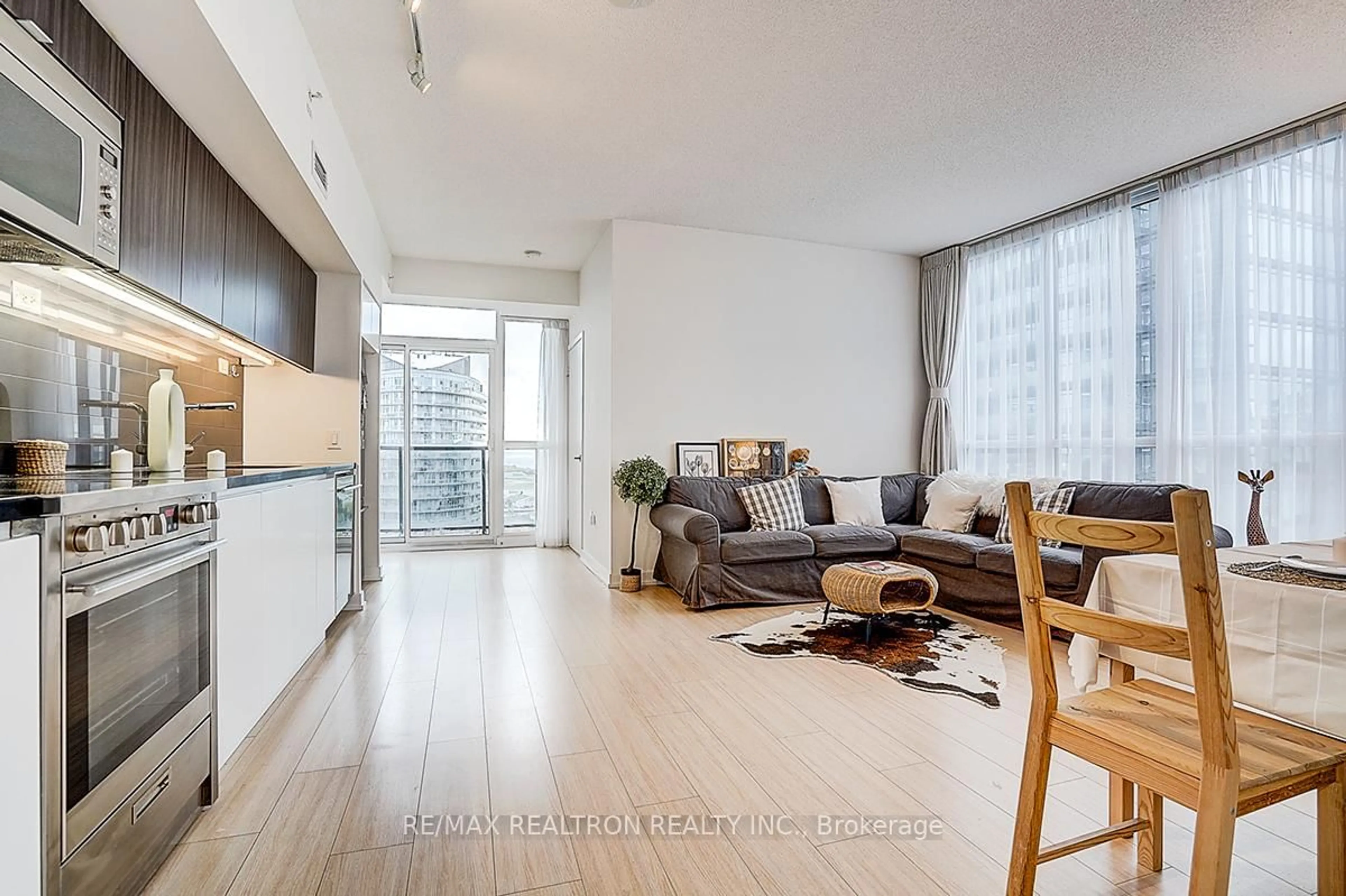 Living room with furniture, wood/laminate floor for 85 Queens Wharf Rd #2606, Toronto Ontario M5V 0J9