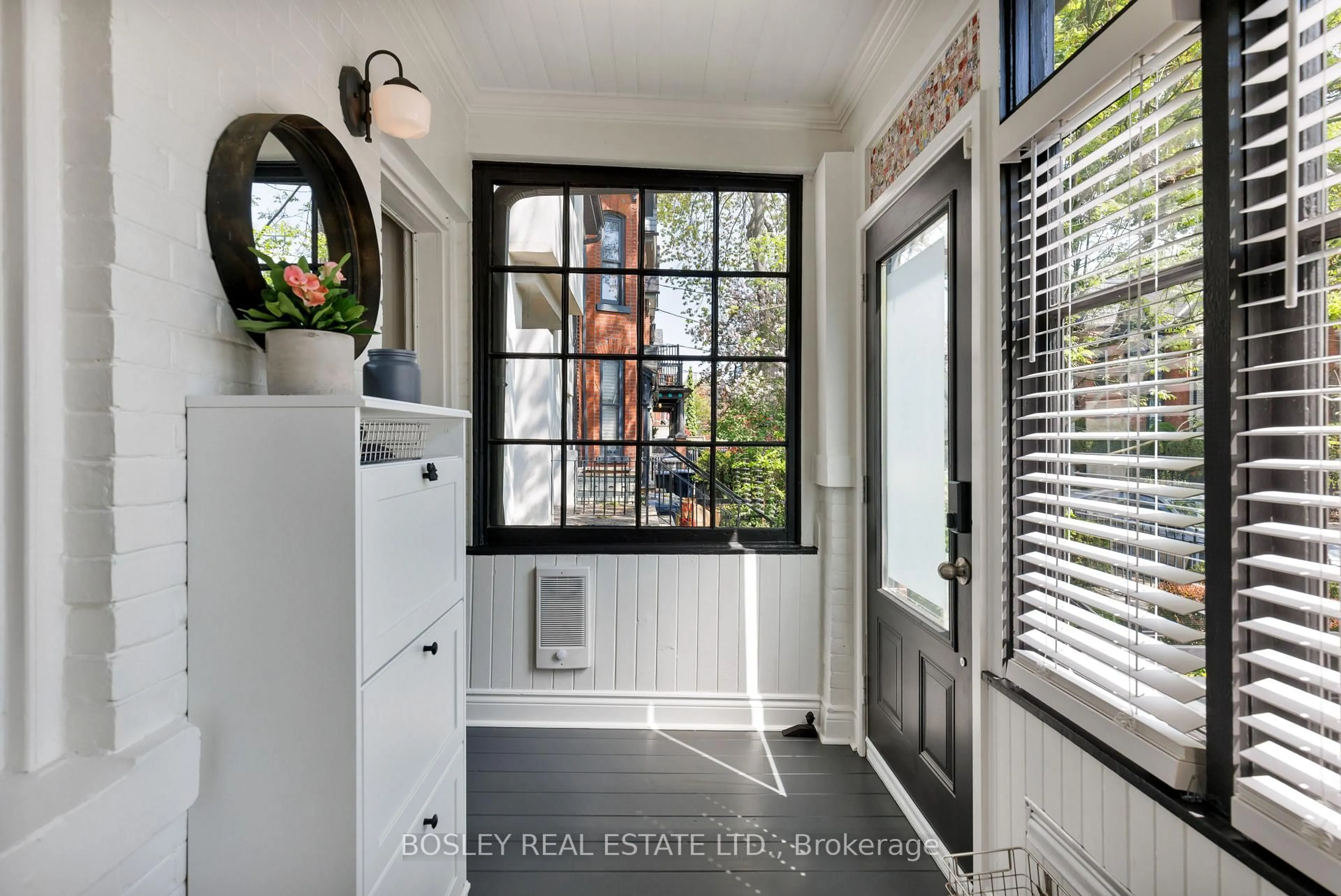 Indoor entryway for 356 Ontario St, Toronto Ontario M5A 2V7