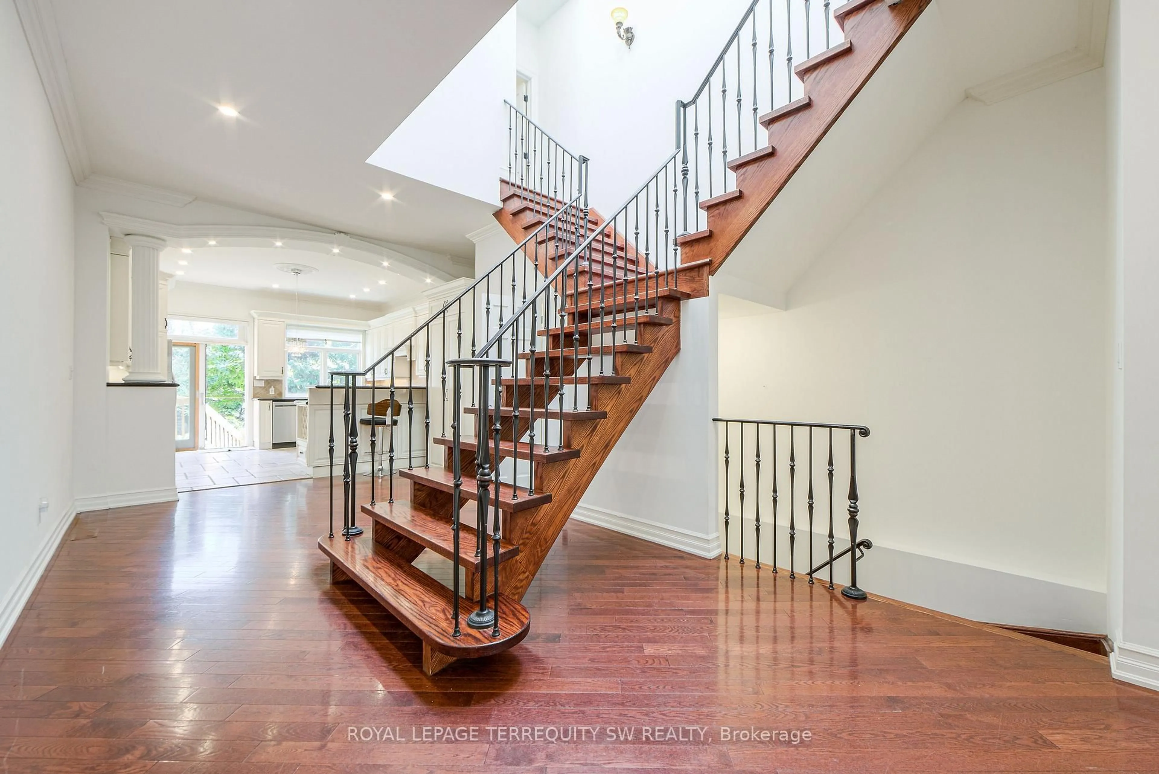 Stairs for 329 Lippincott St, Toronto Ontario M5S 2P6