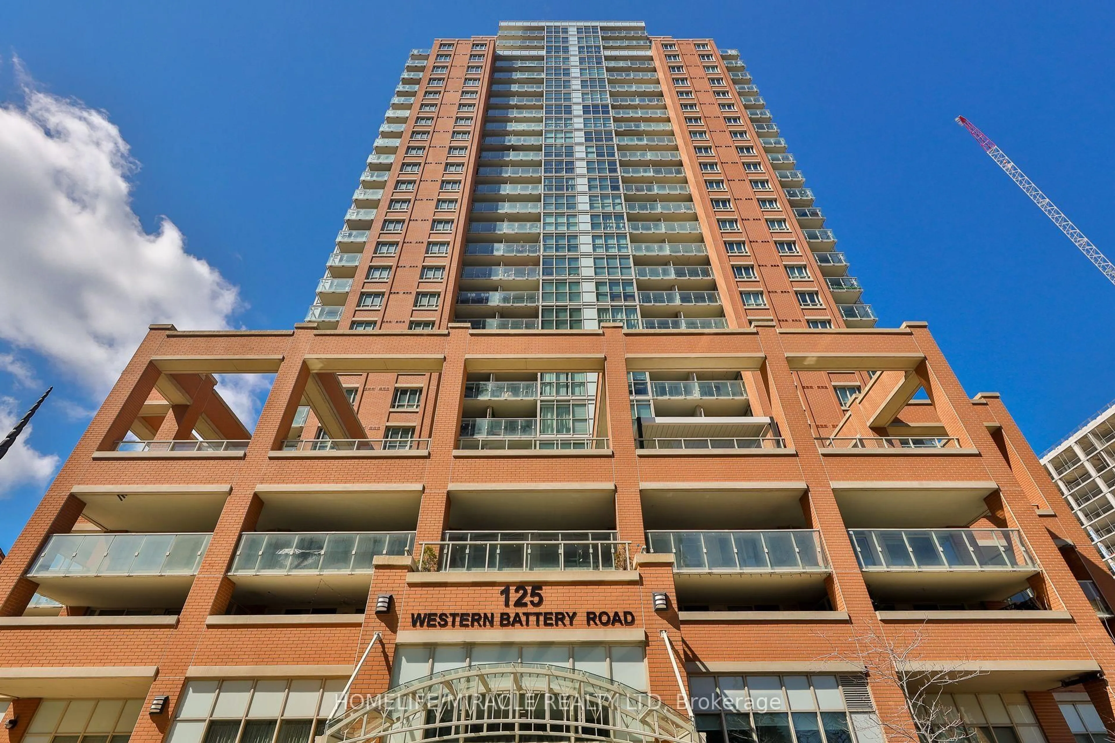 Indoor foyer for 125 Western Battery Rd #2815, Toronto Ontario M6K 3R8