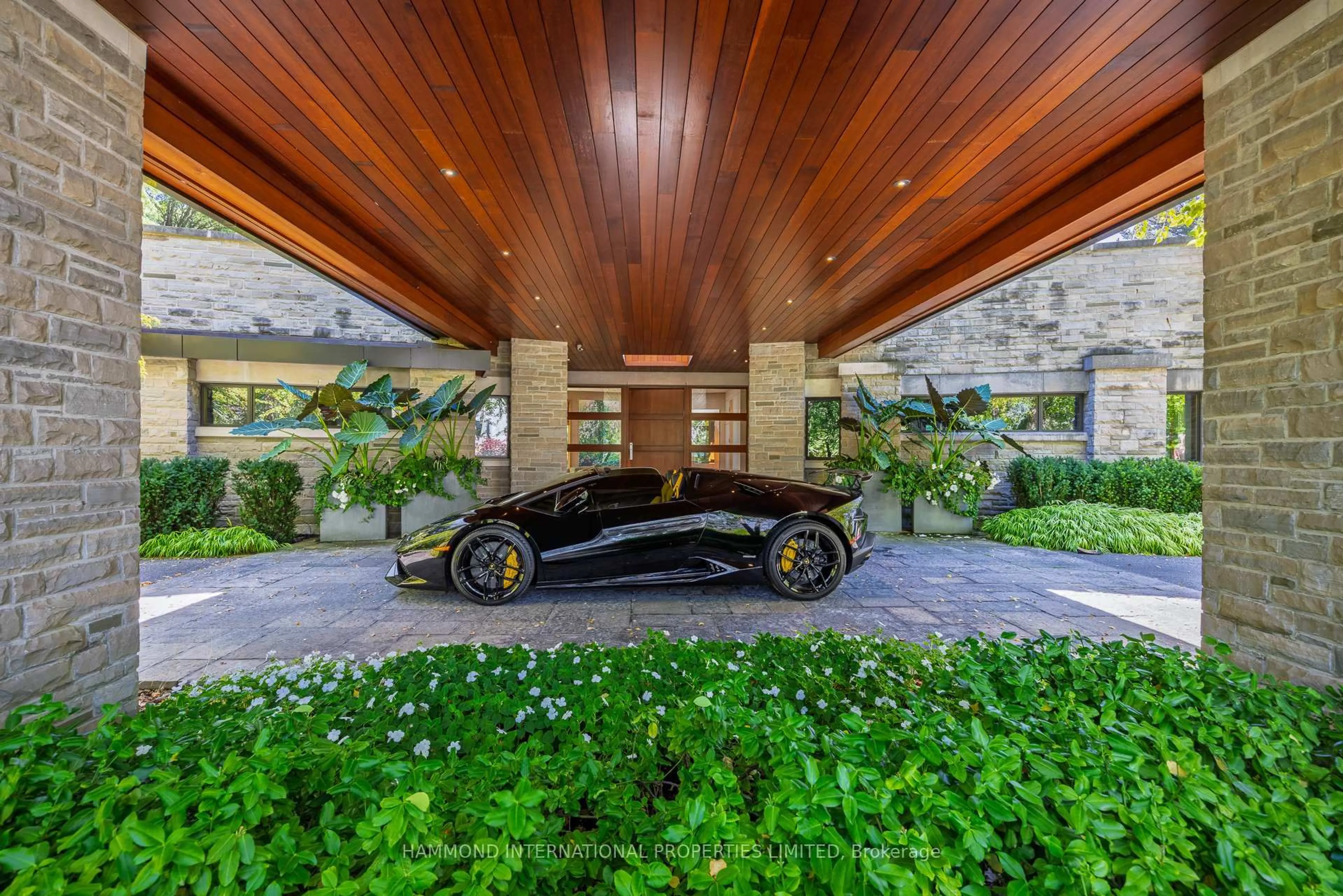 Indoor garage for 7 Oxbow Rd, Toronto Ontario M3B 1Z9