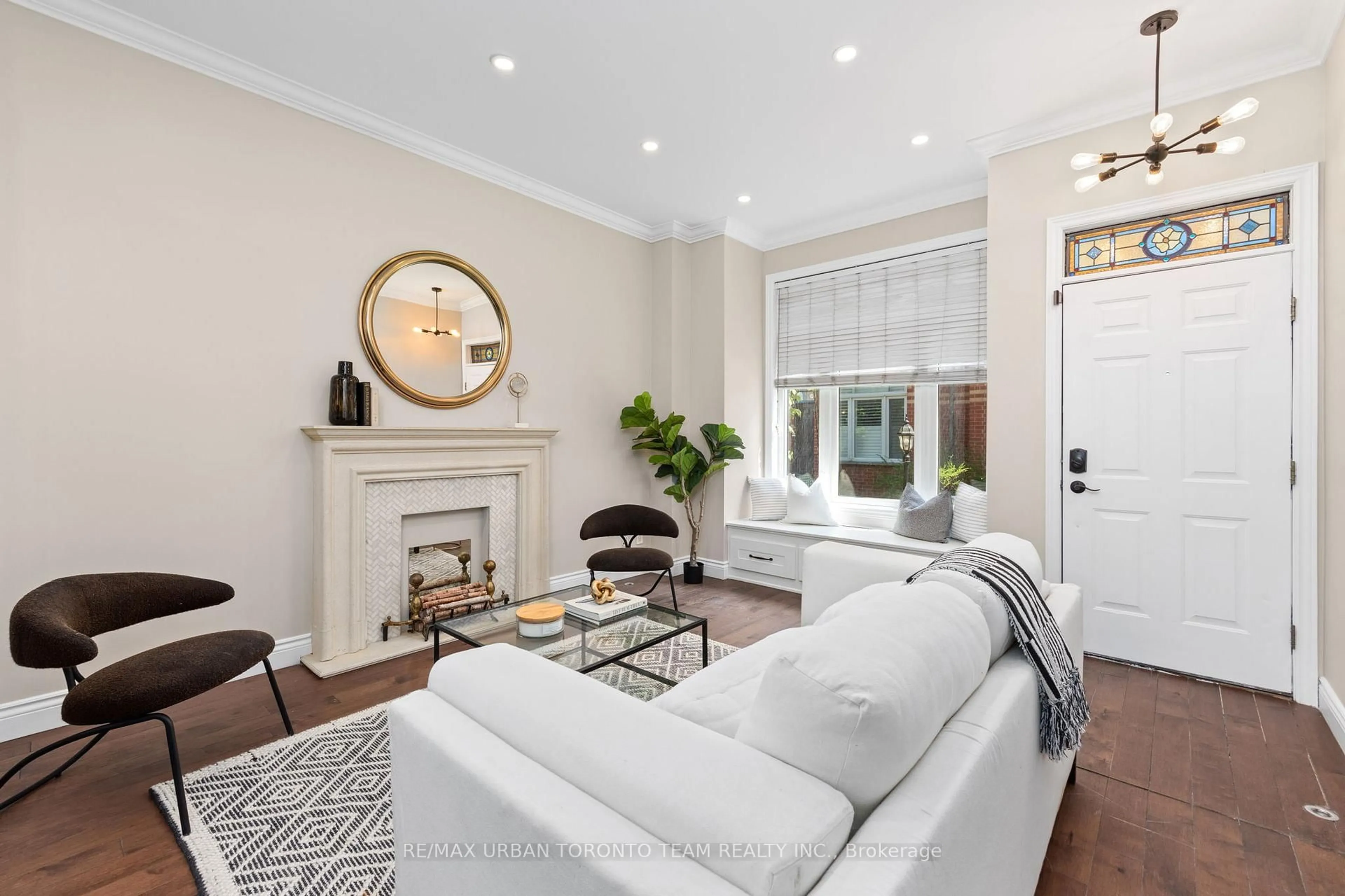 Living room with furniture, unknown for 12 Old Primrose Lane, Toronto Ontario M5A 4T1