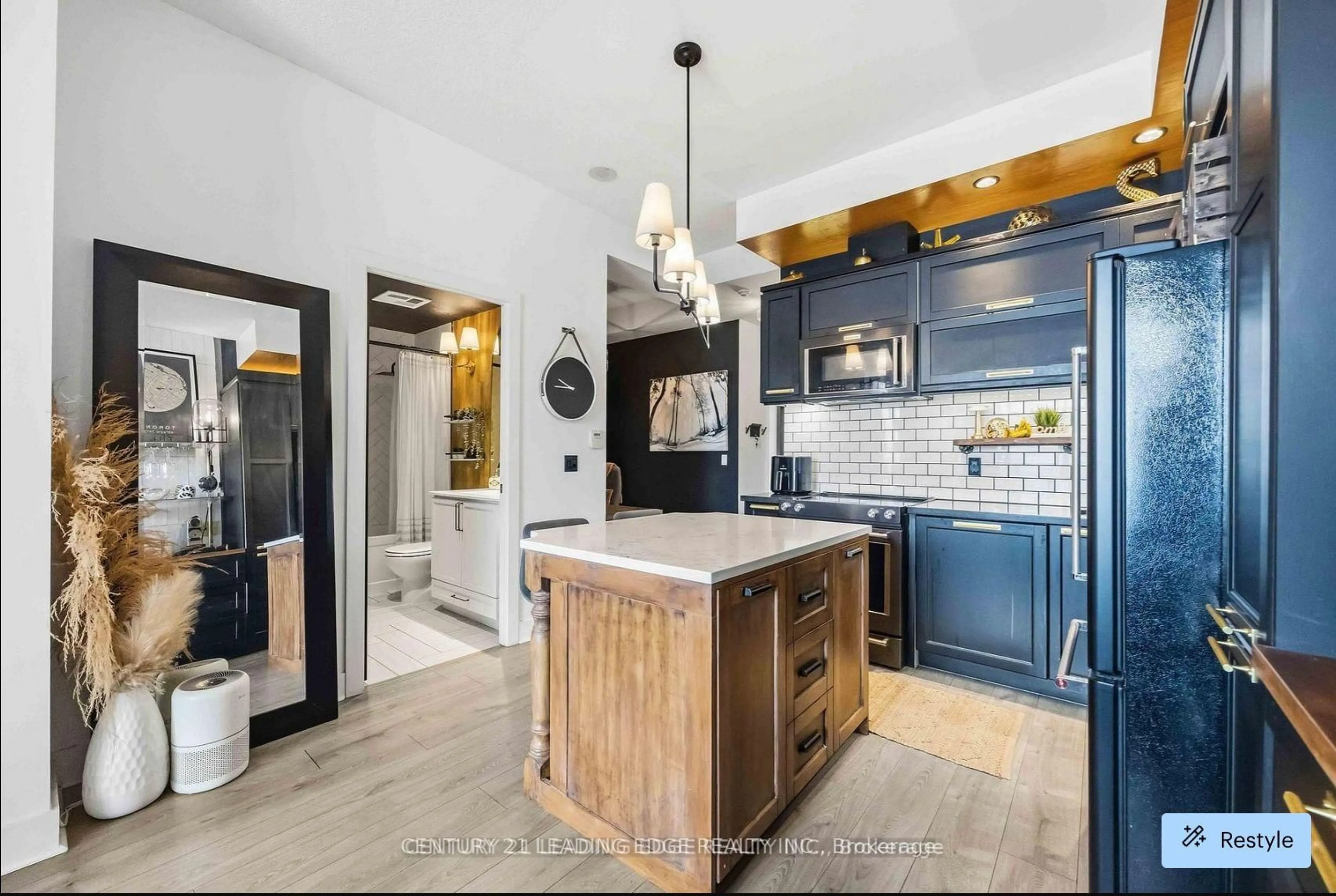 Open concept kitchen, ceramic/tile floor for 28 Linden St #2203, Toronto Ontario M4Y 0A4