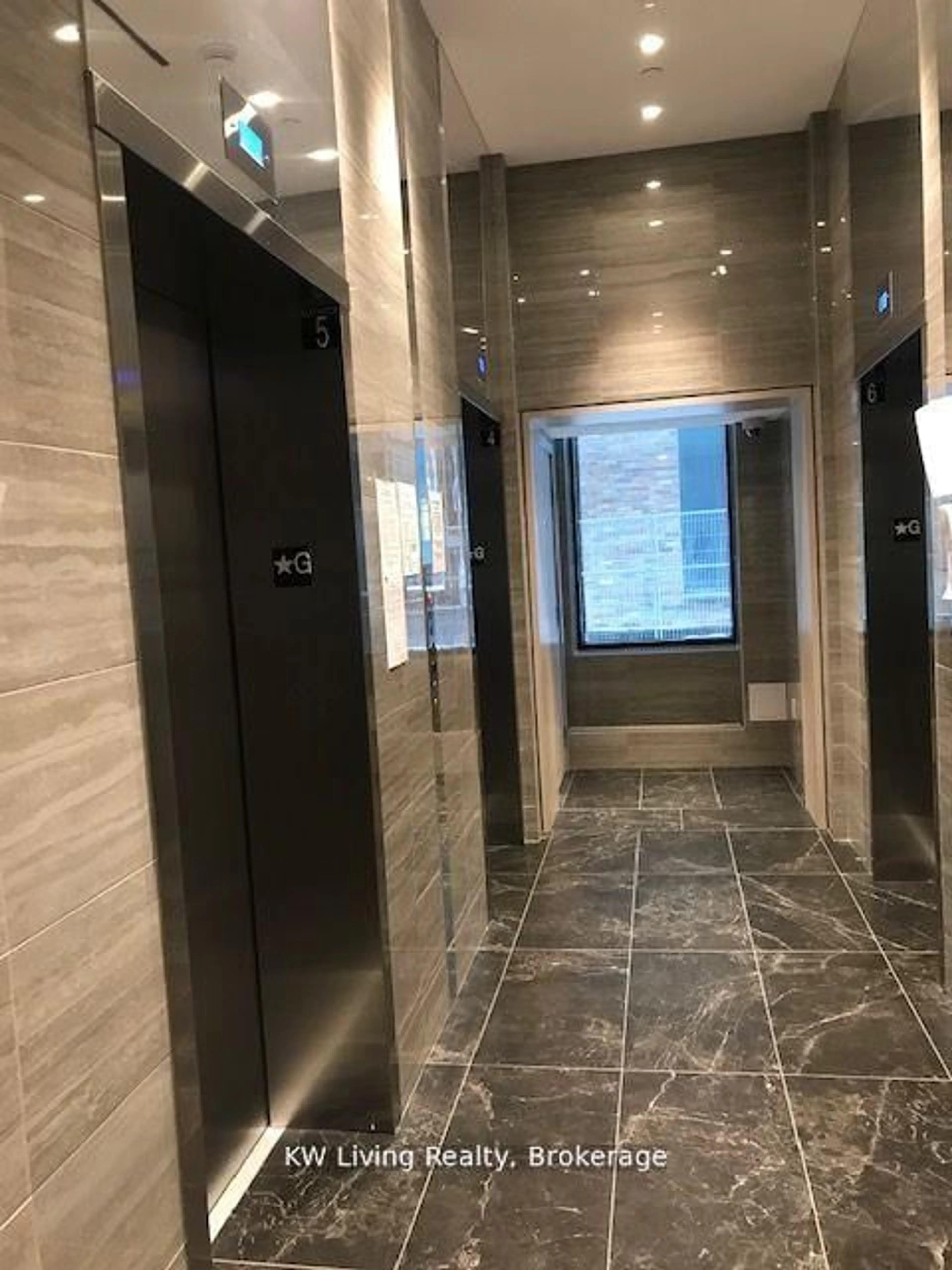 Indoor foyer for 115 Blue Jays Way #4001, Toronto Ontario M5V 0N4