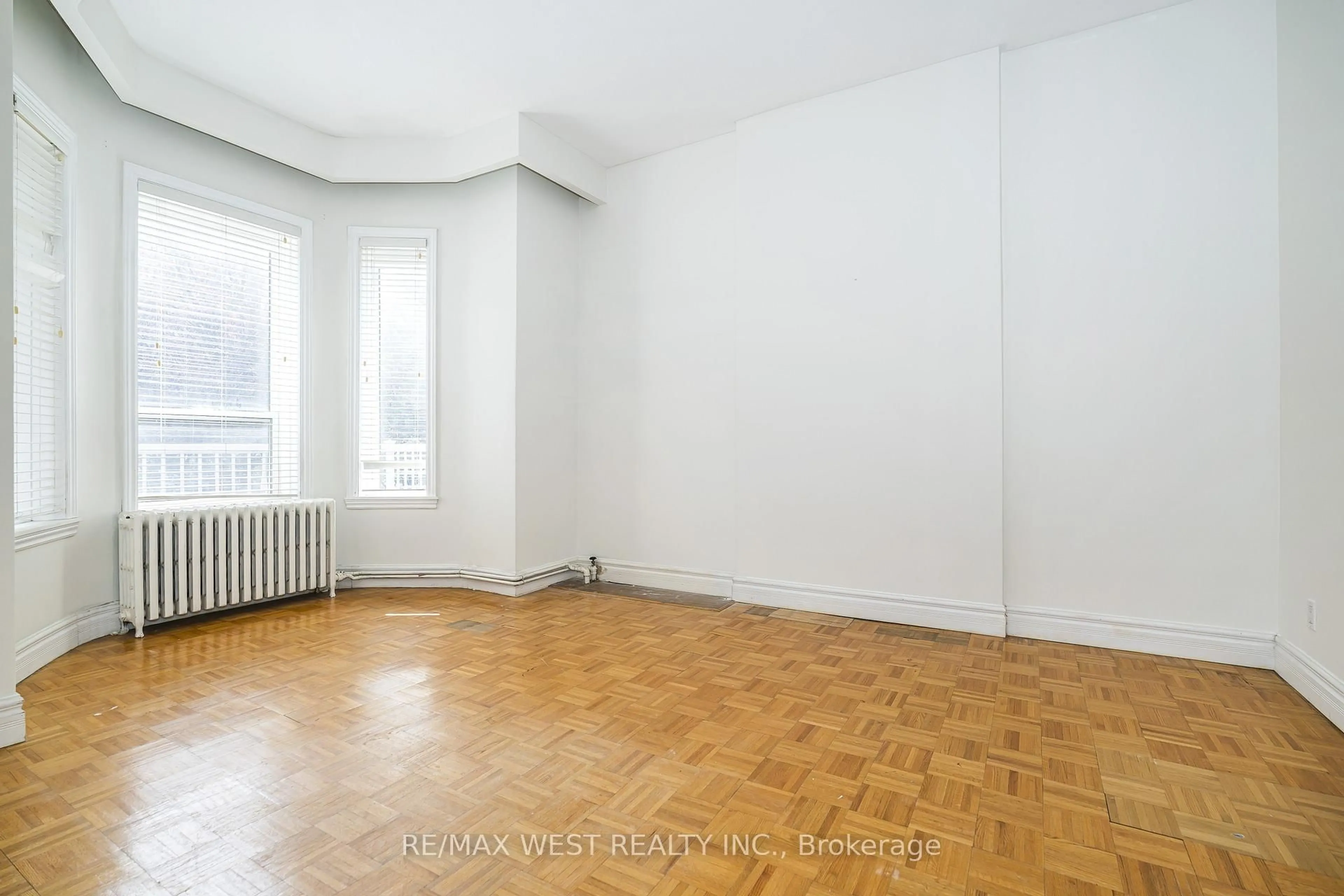 A pic of a room for 404 Manning Ave, Toronto Ontario M6G 2V7