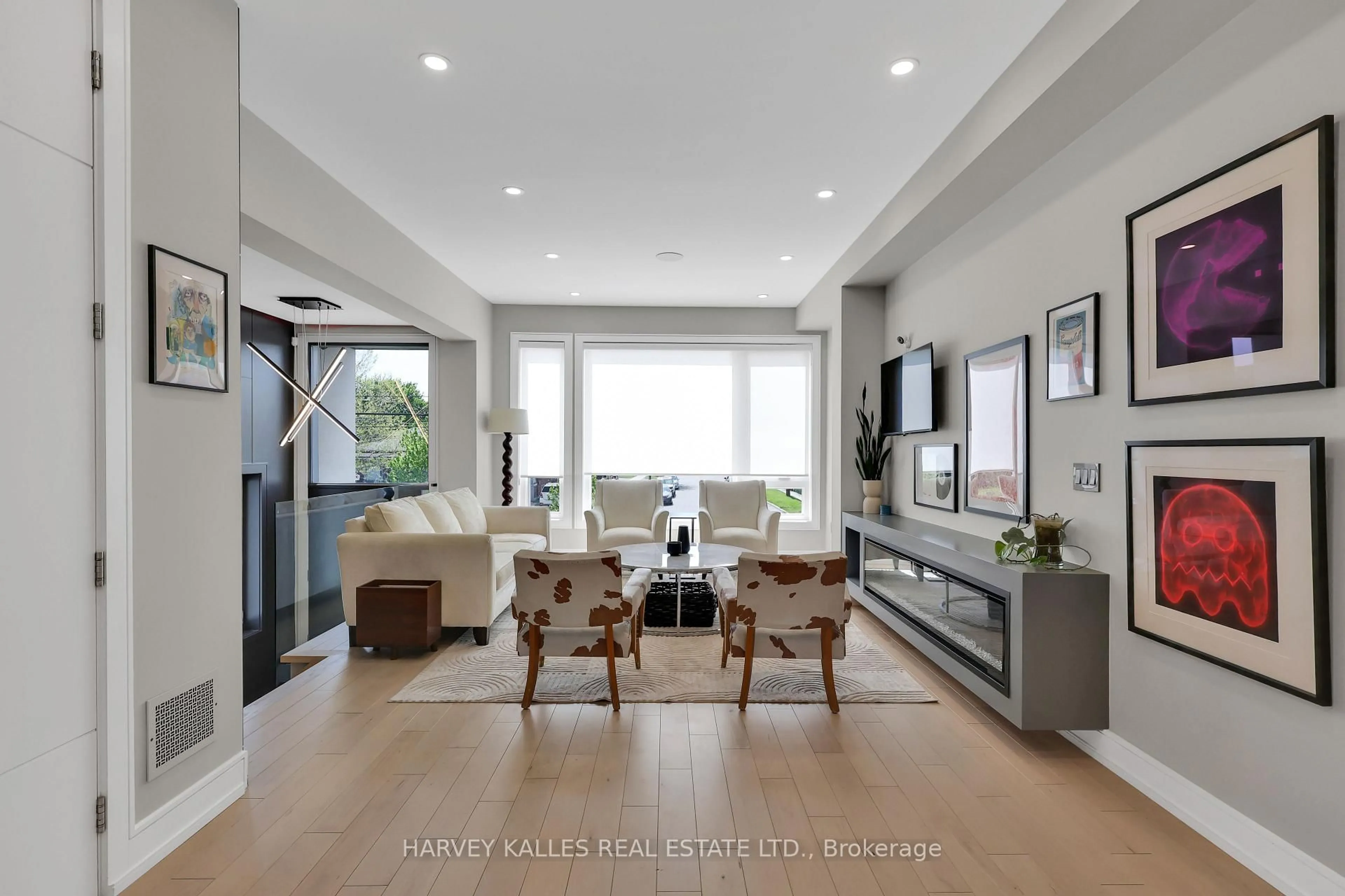 Living room with furniture, unknown for 35 Wilmington Ave, Toronto Ontario M3H 5J1