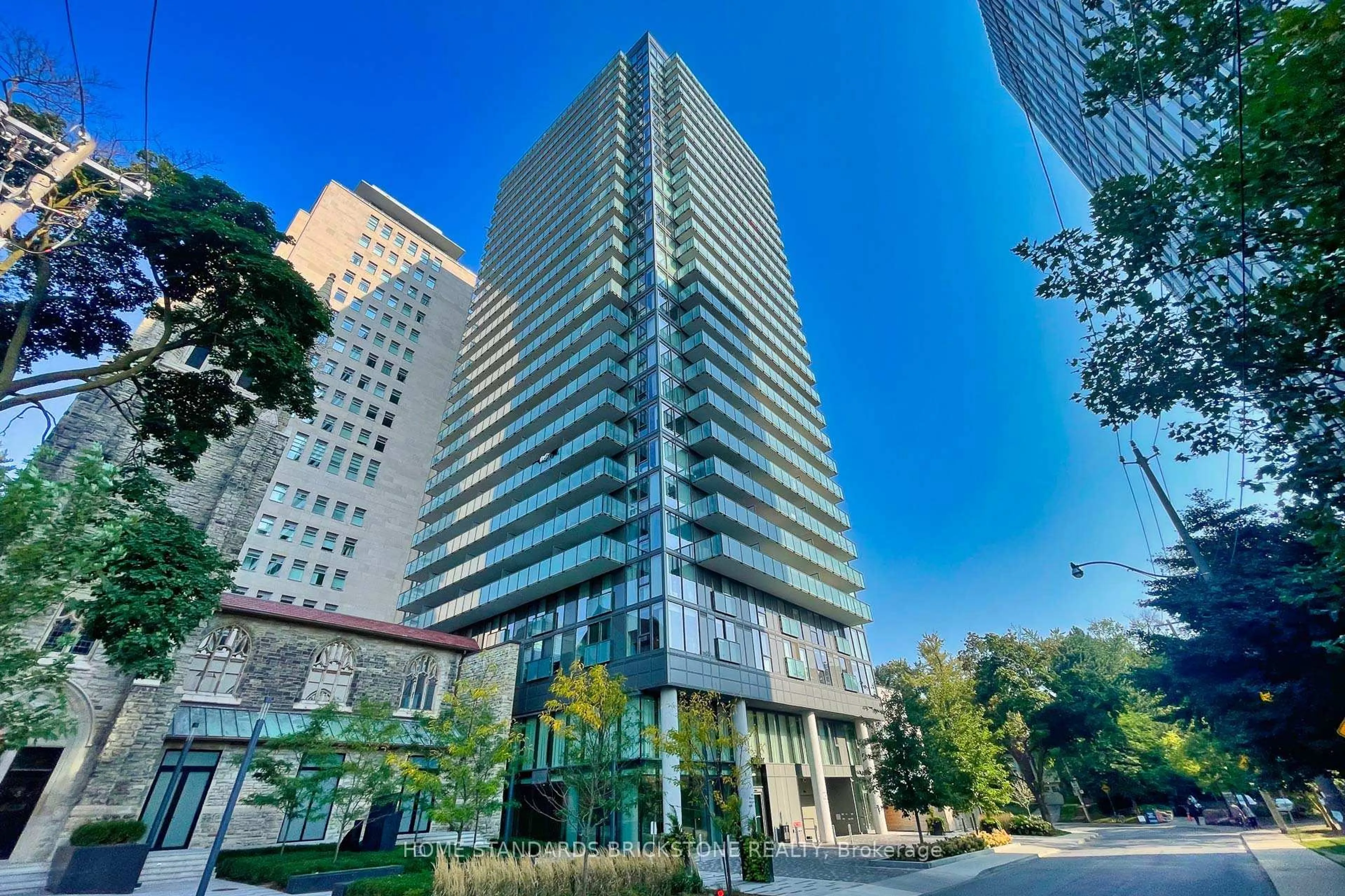 Indoor foyer for 99 Foxbar Rd #711, Toronto Ontario M4V 0B2