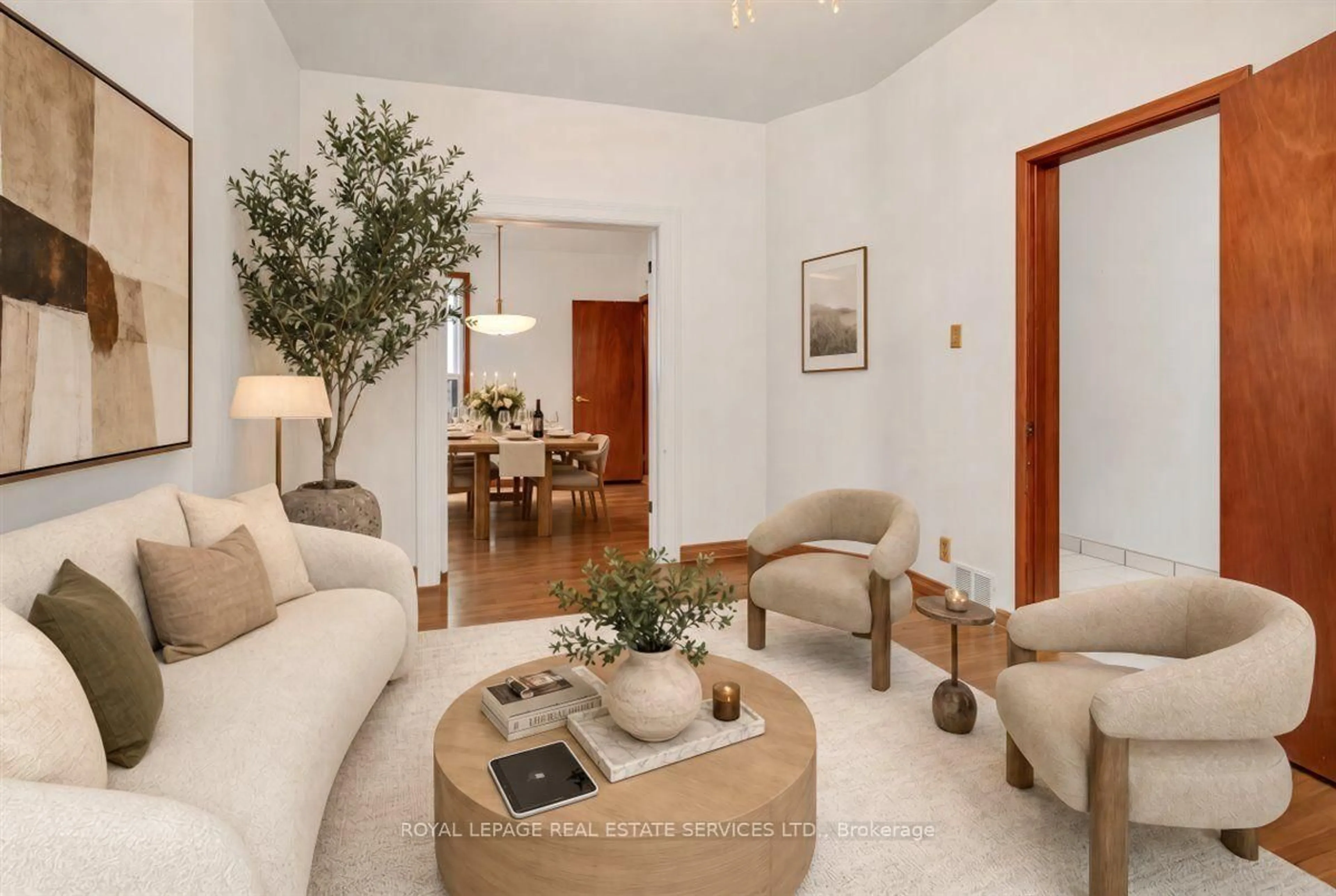Living room with furniture, unknown for 215 Clinton St, Toronto Ontario M6G 2Y4
