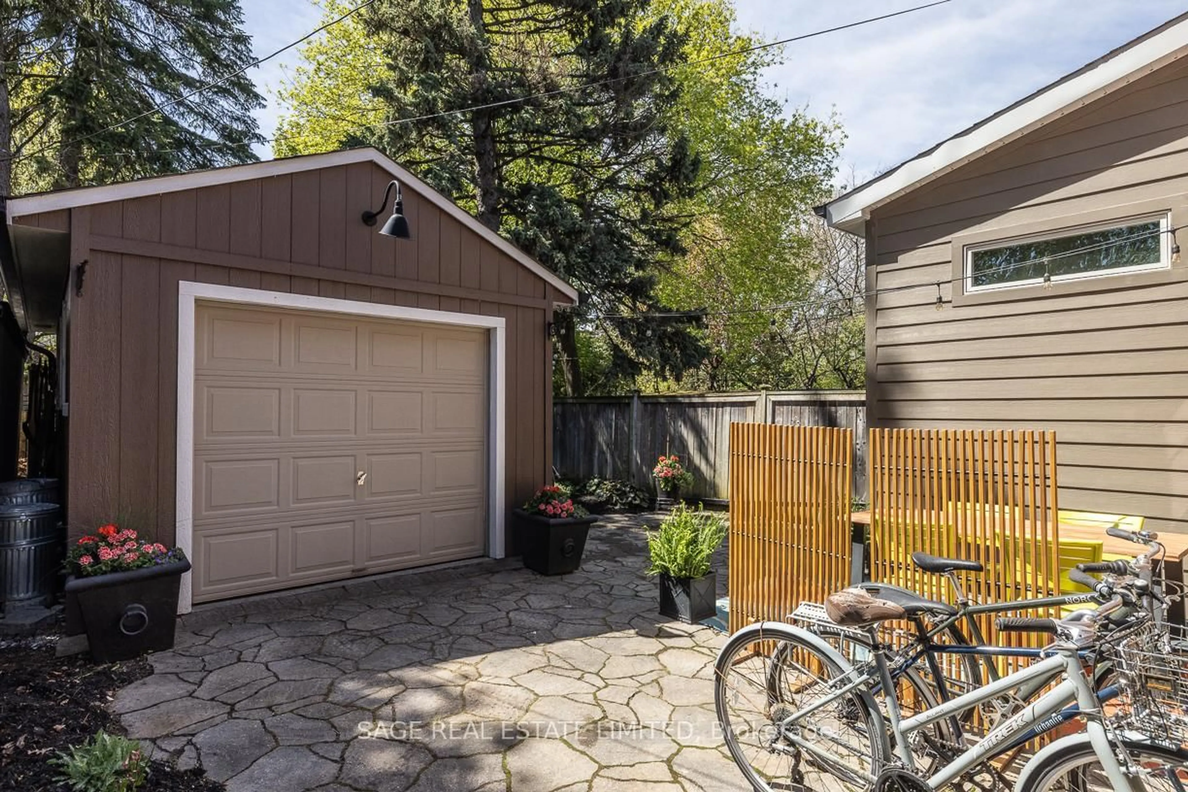 Patio, street for 173 Melrose Ave, Toronto Ontario M5M 1Y9