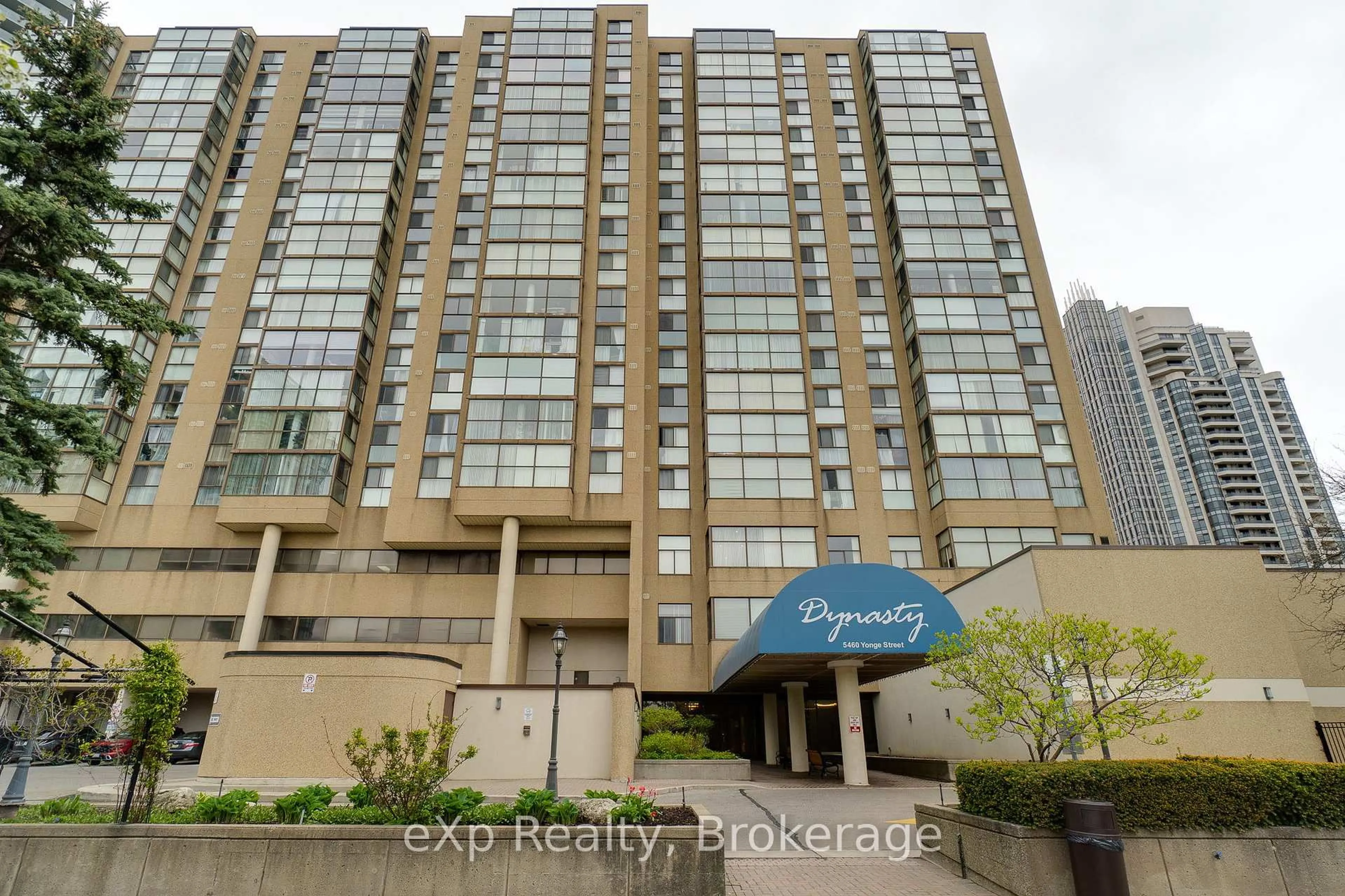 Indoor foyer for 5460 Yonge St #803, Toronto Ontario M2N 6K7