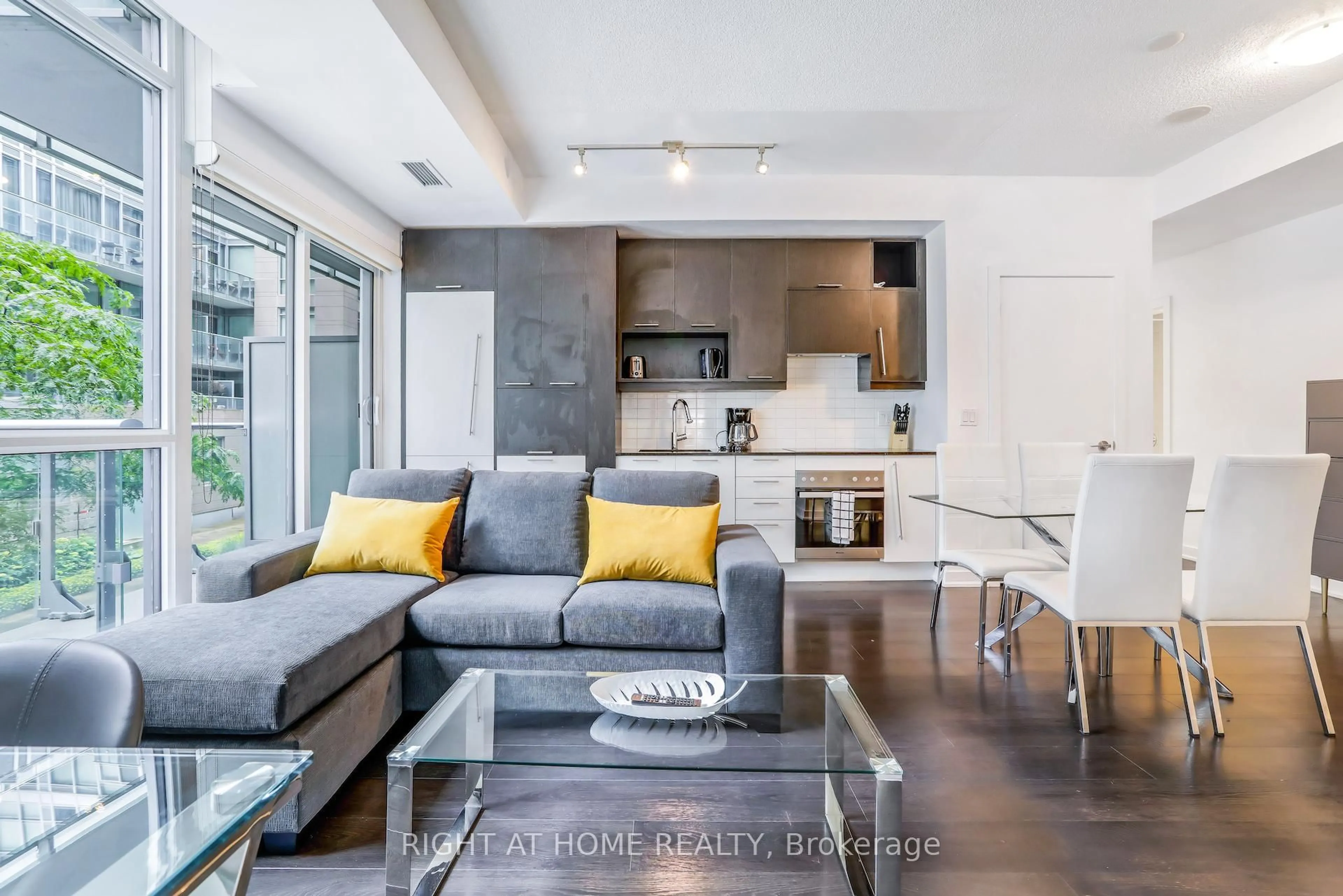 Open concept kitchen, unknown for 199 Richmond St #311, Toronto Ontario M5V 0H4