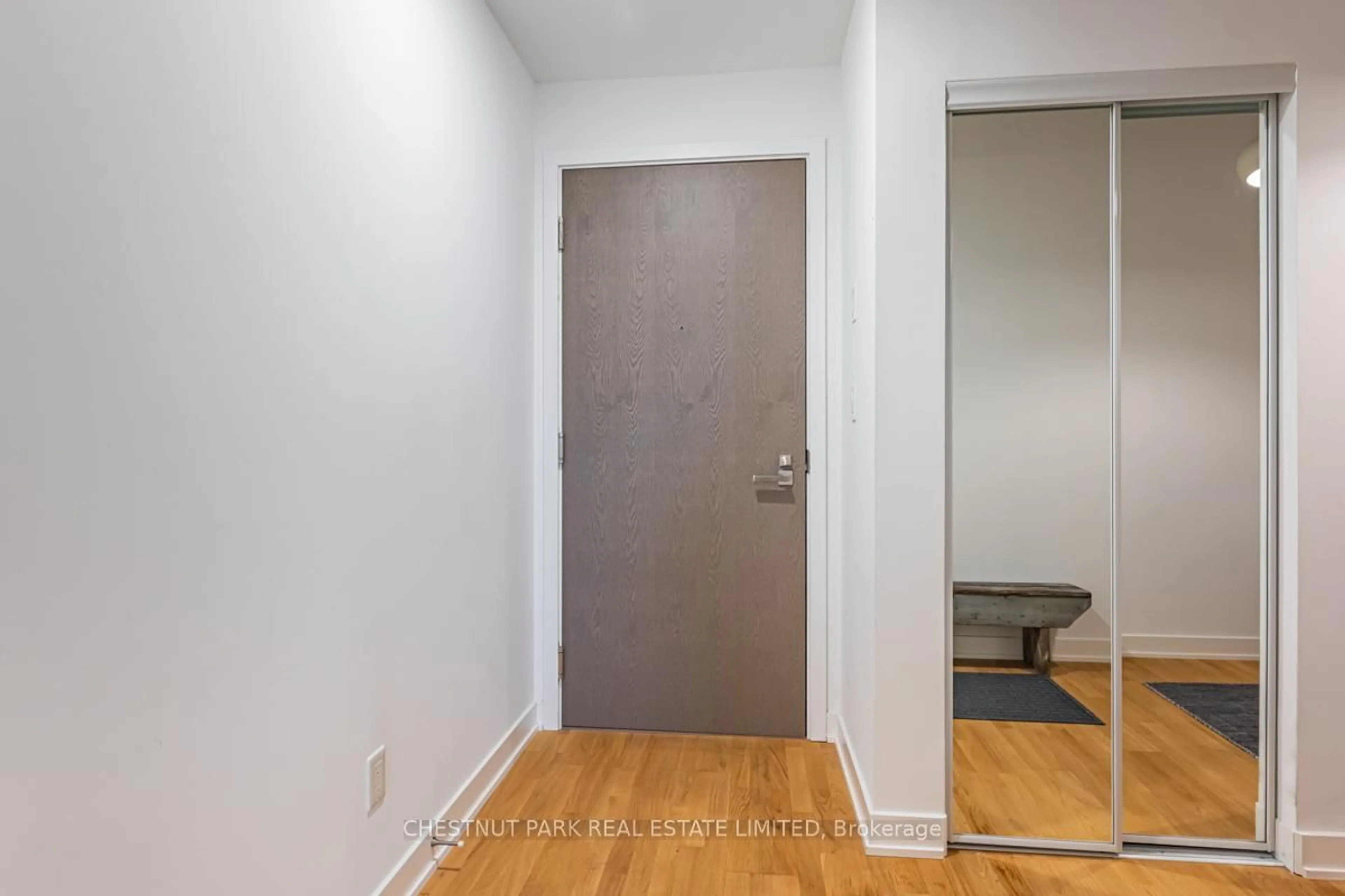 Indoor entryway for 109 Ossington Ave #509, Toronto Ontario M6J 2Z2