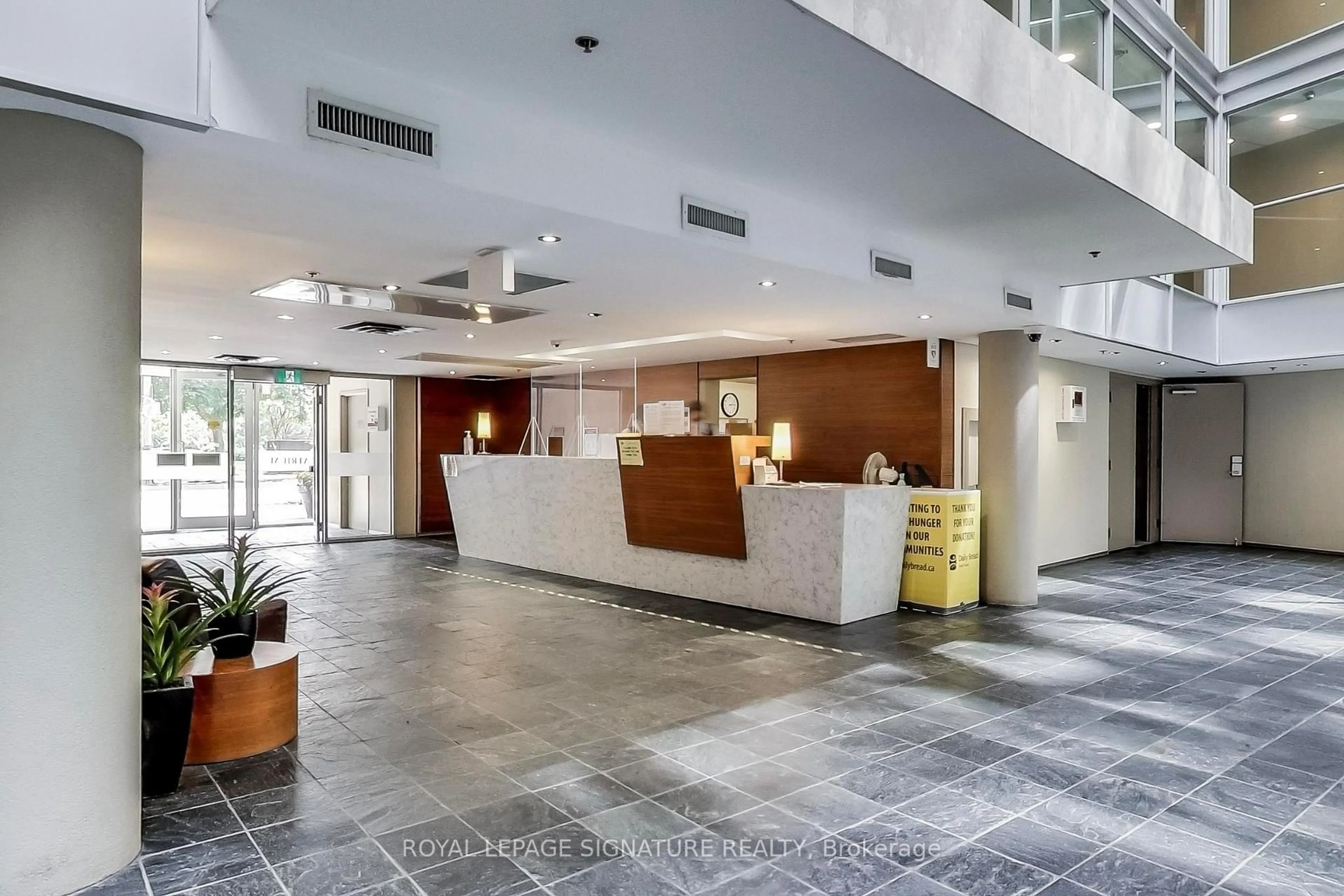 Lobby for 650 Queens Quay #1807, Toronto Ontario M5V 2Y7