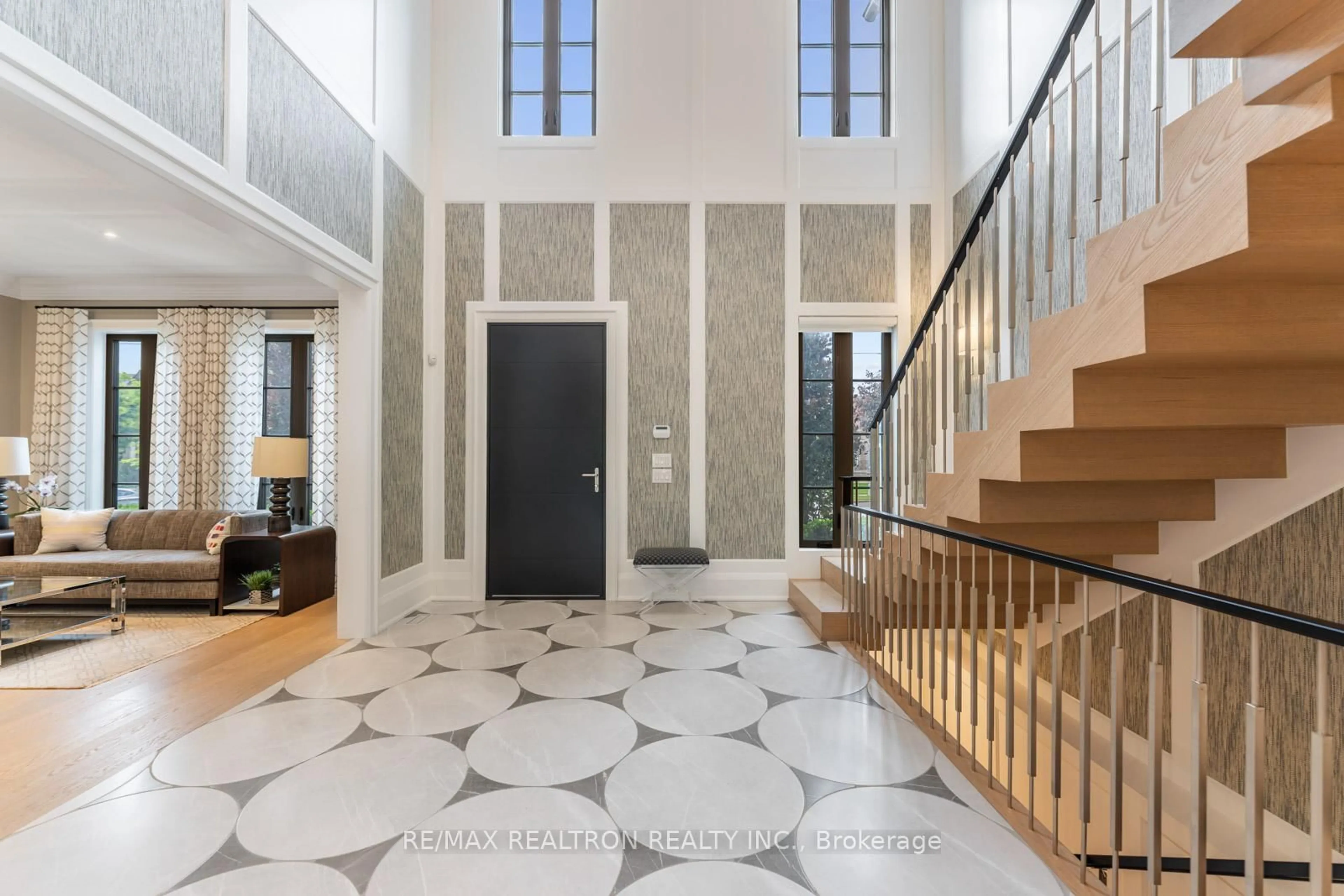 Indoor foyer for 20 Sunbeam Ave, Toronto Ontario M3H 1W7