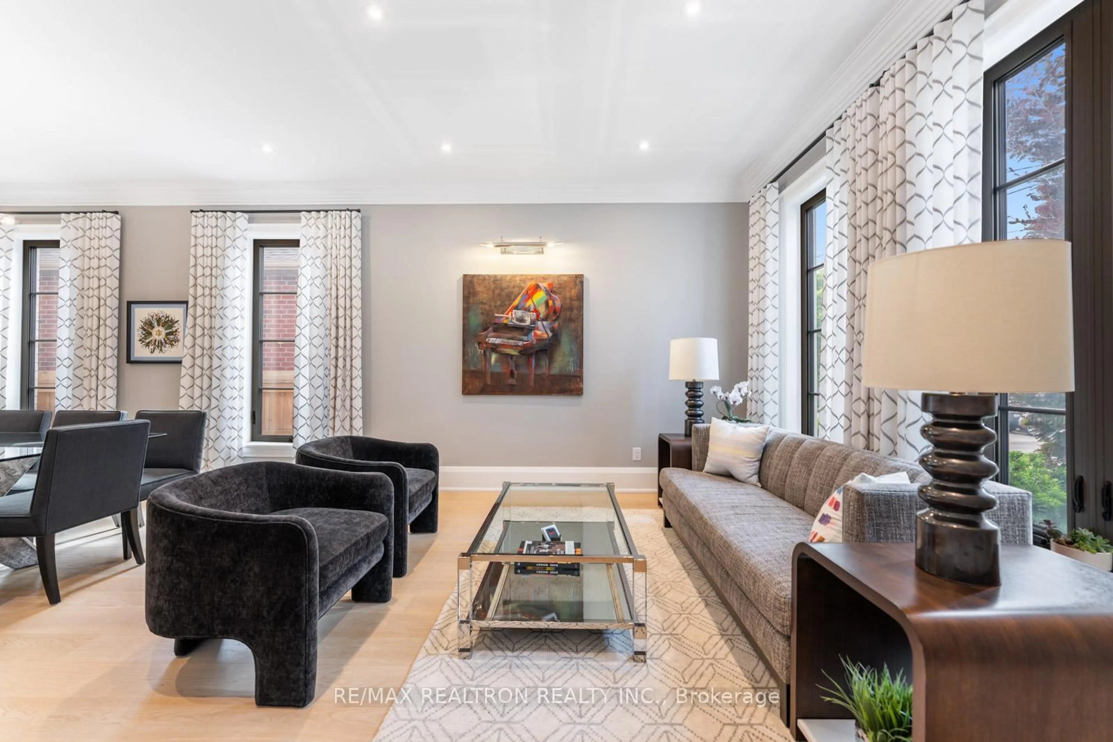 Living room with furniture, unknown for 20 Sunbeam Ave, Toronto Ontario M3H 1W7