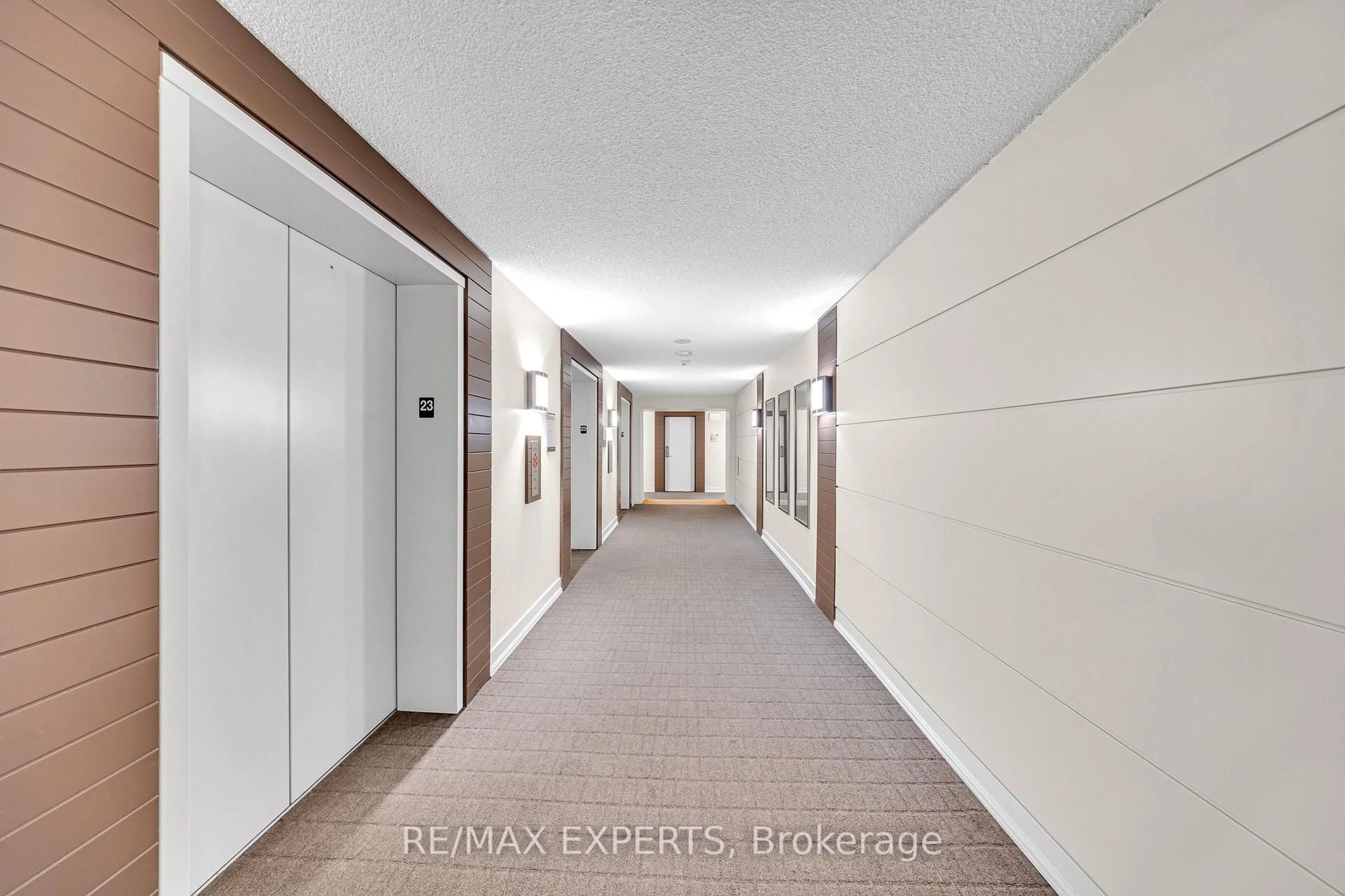 Indoor foyer for 2191 Yonge St #2304, Toronto Ontario M4S 3H8