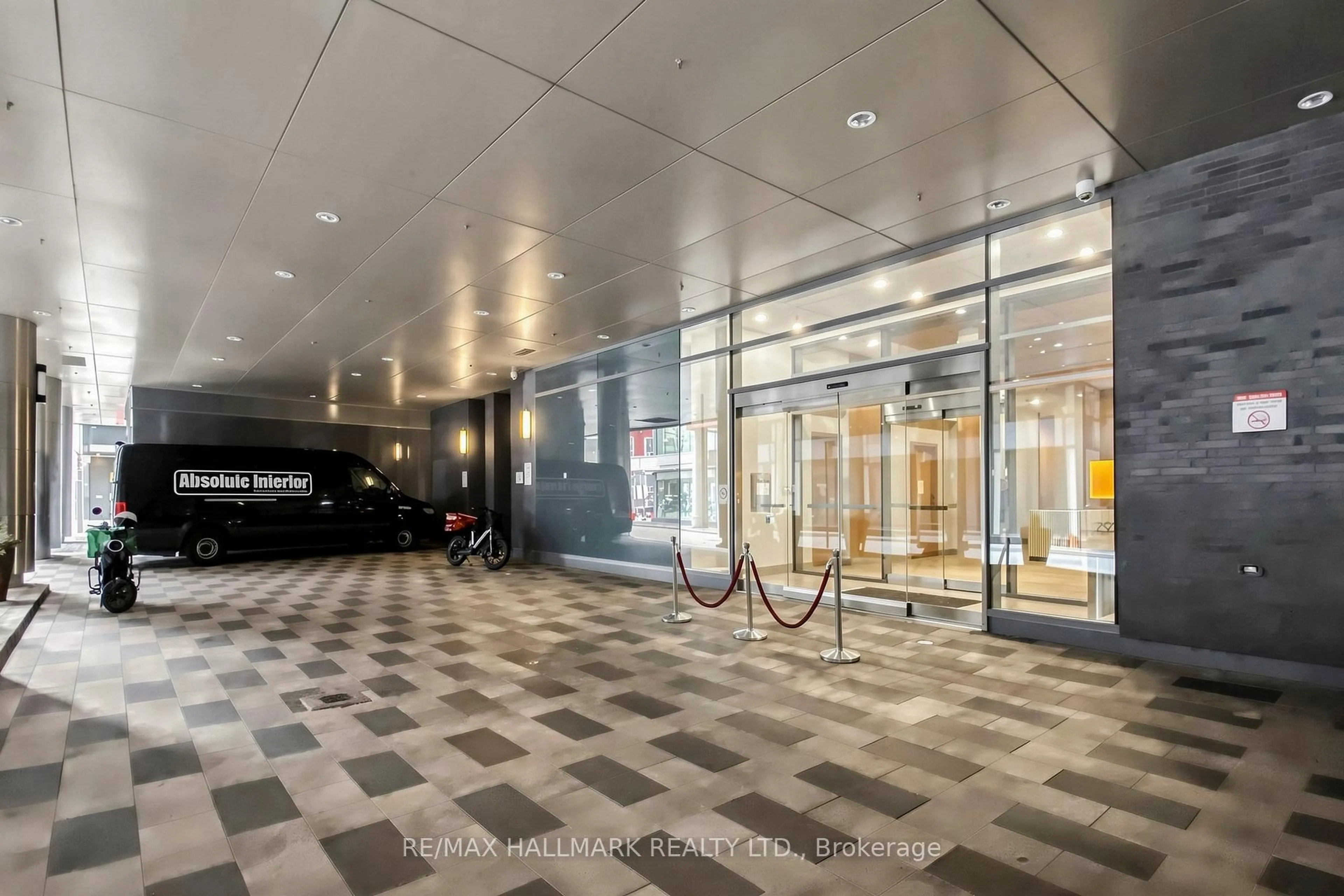 Indoor foyer for 295 Adelaide St #313, Toronto Ontario M5V 0L4