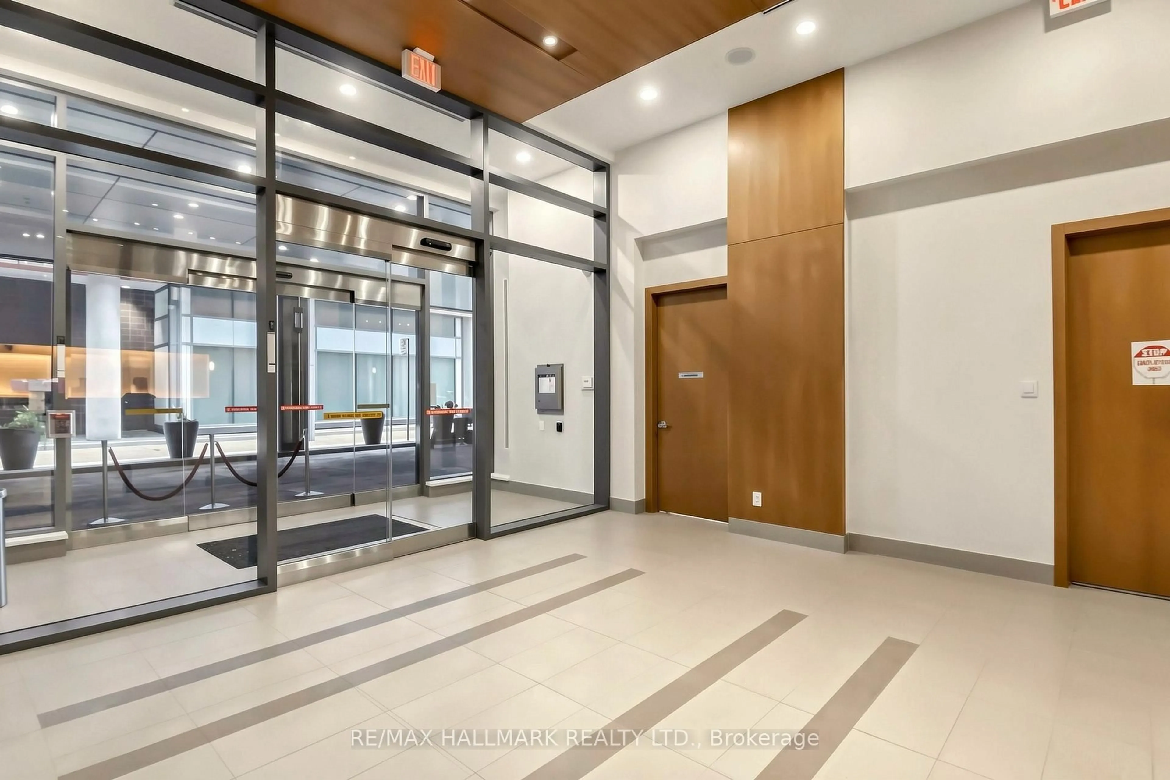 Indoor foyer for 295 Adelaide St #313, Toronto Ontario M5V 0L4