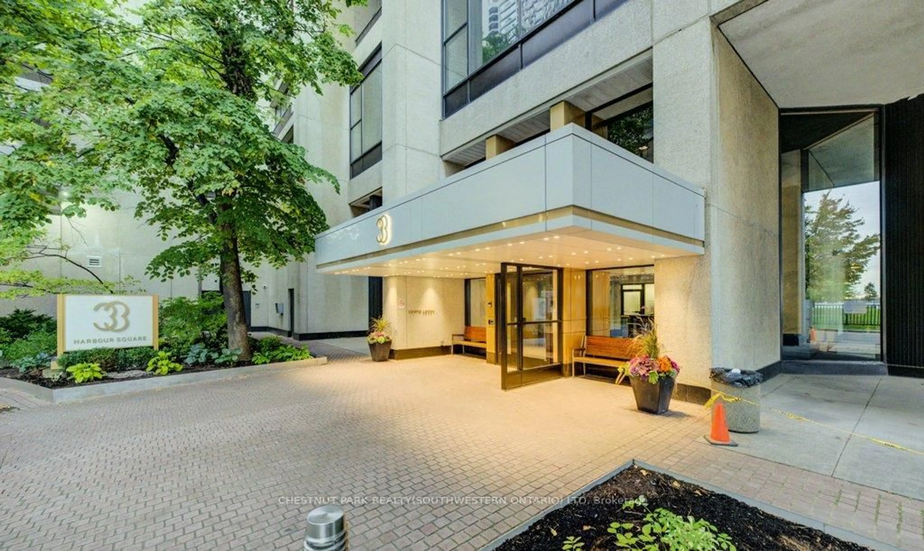 Indoor foyer for 33 Harbour Sq #2801, Toronto Ontario M5J 2G2