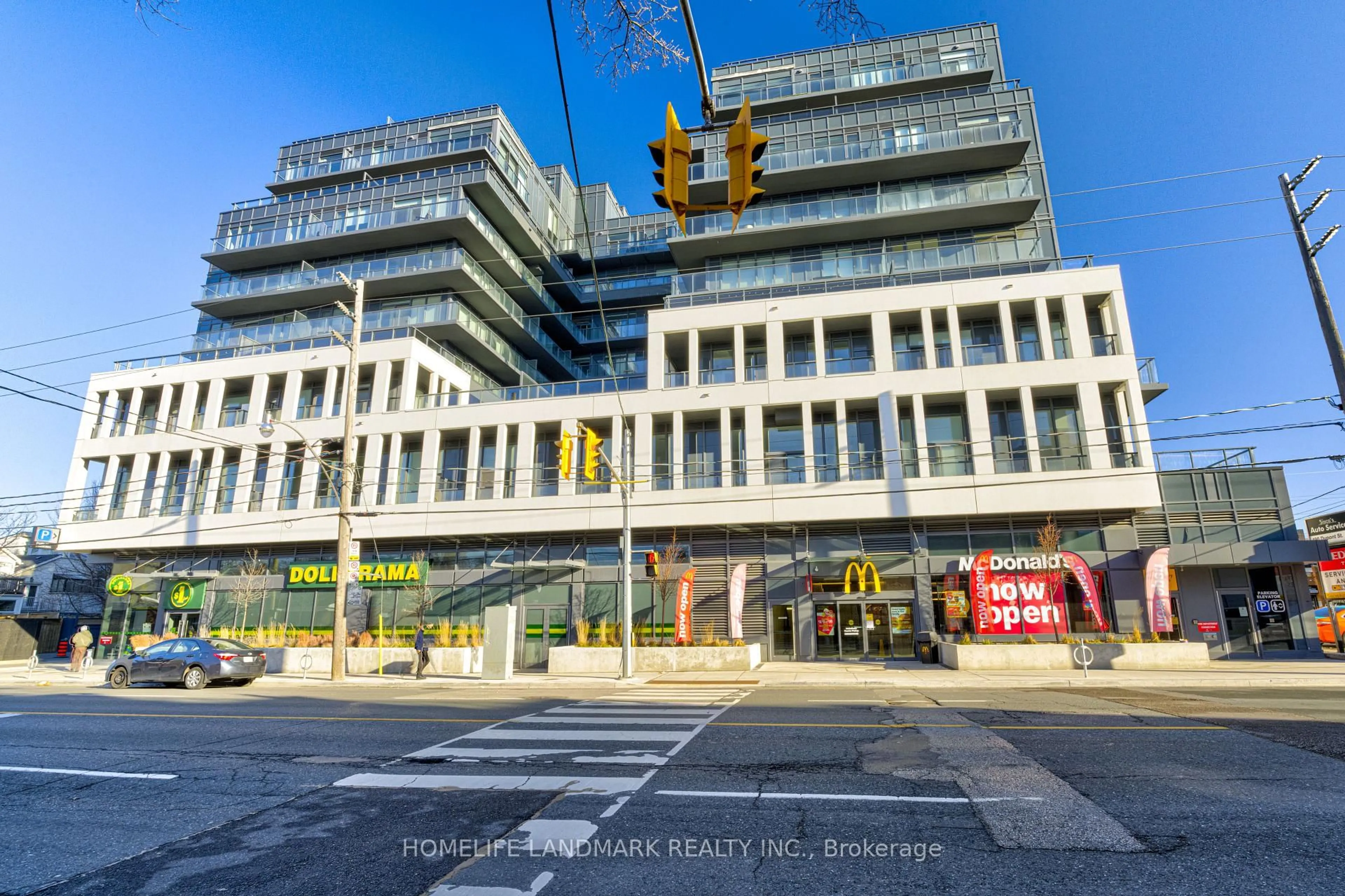 Indoor foyer for 500 Dupont St #310, Toronto Ontario M6G 1Y7