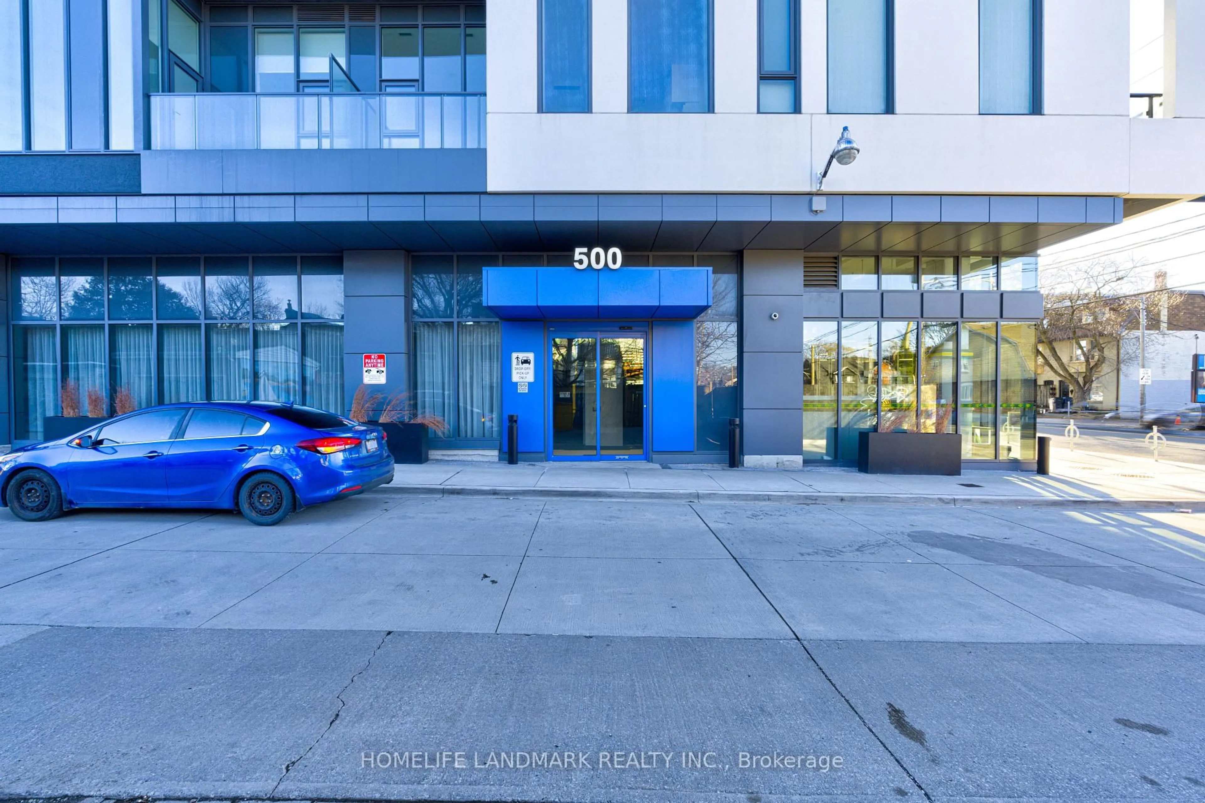 Indoor foyer for 500 Dupont St #310, Toronto Ontario M6G 1Y7