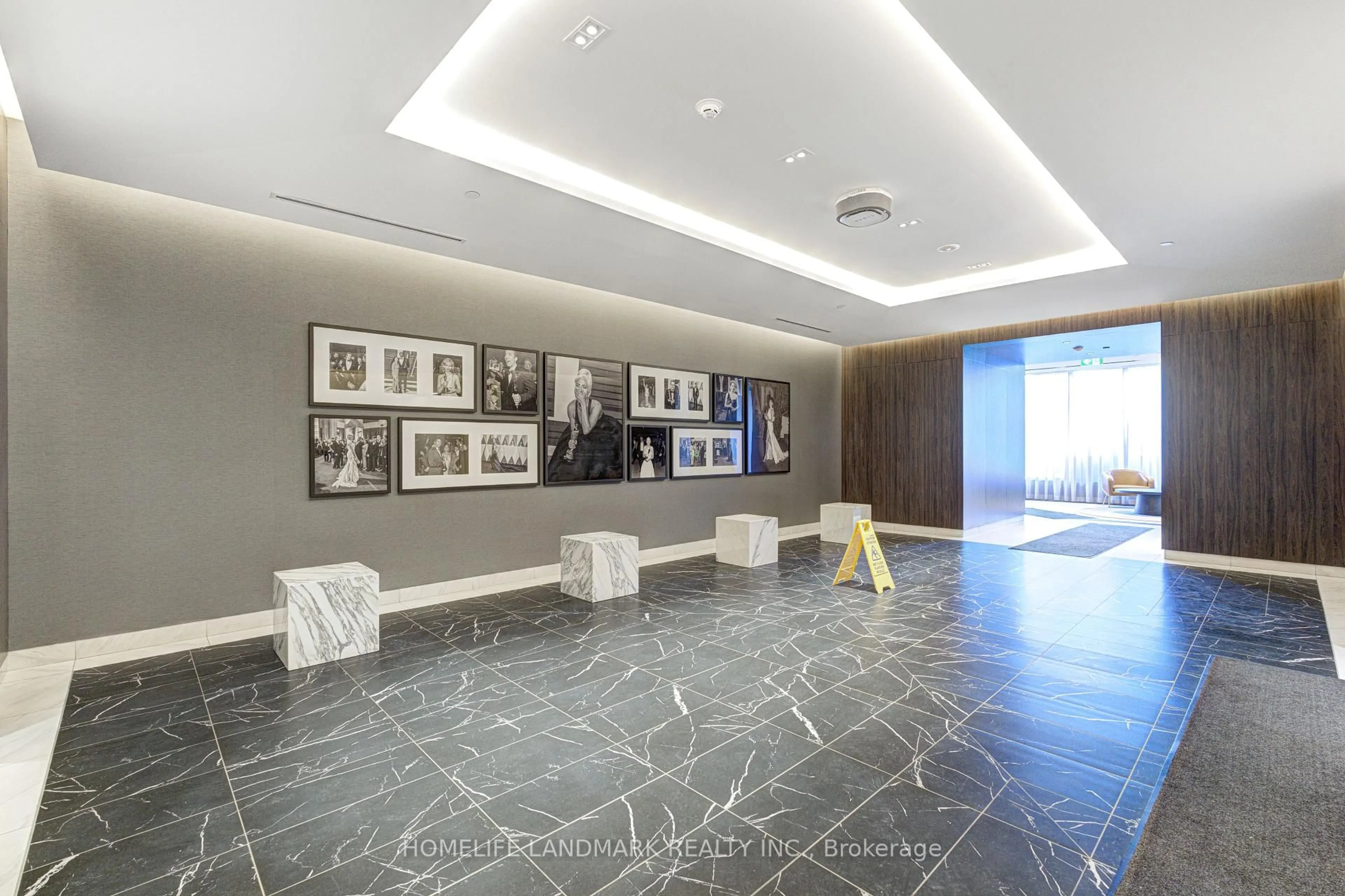 Lobby for 500 Dupont St #310, Toronto Ontario M6G 1Y7