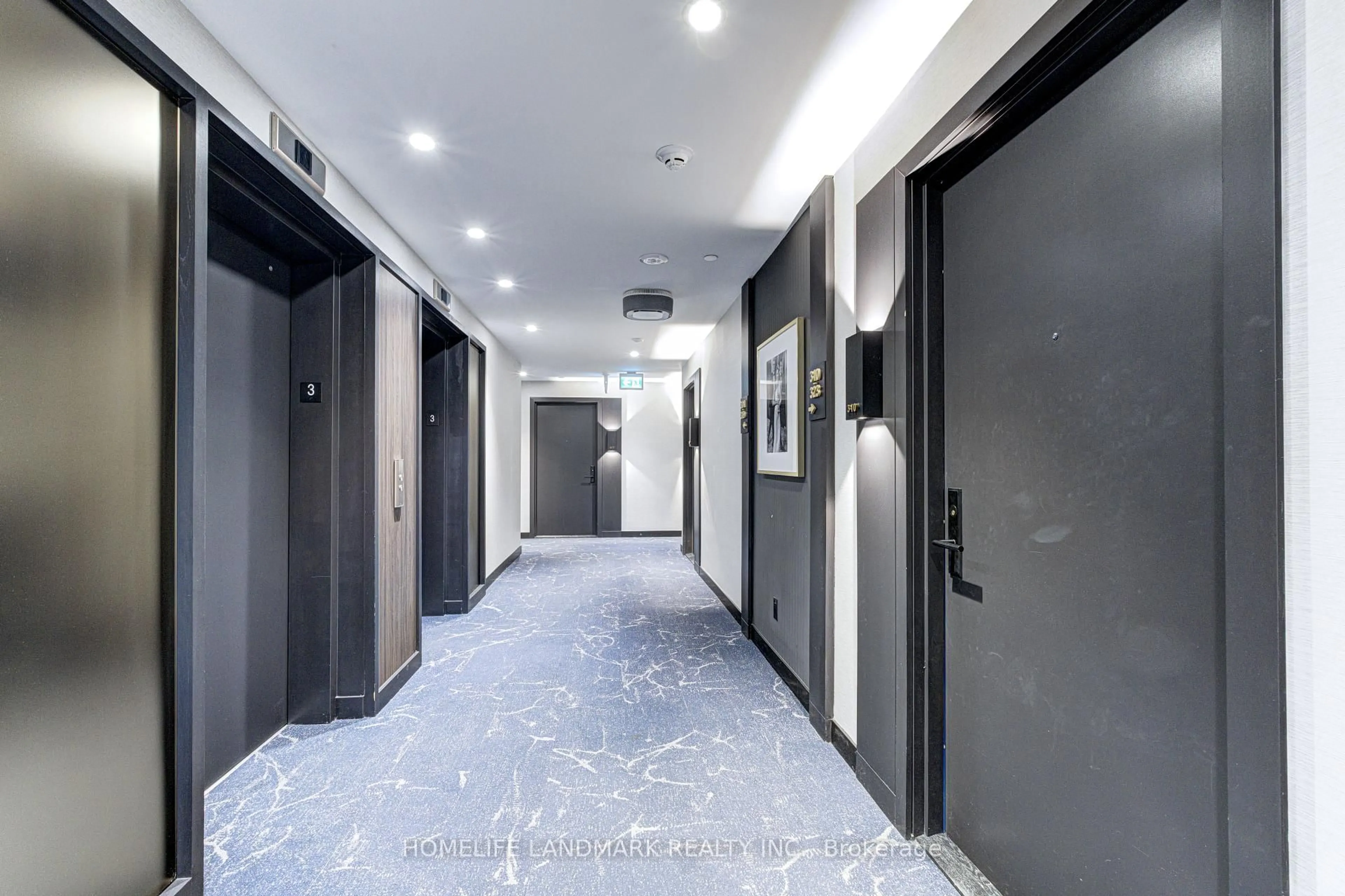 Indoor foyer for 500 Dupont St #310, Toronto Ontario M6G 1Y7