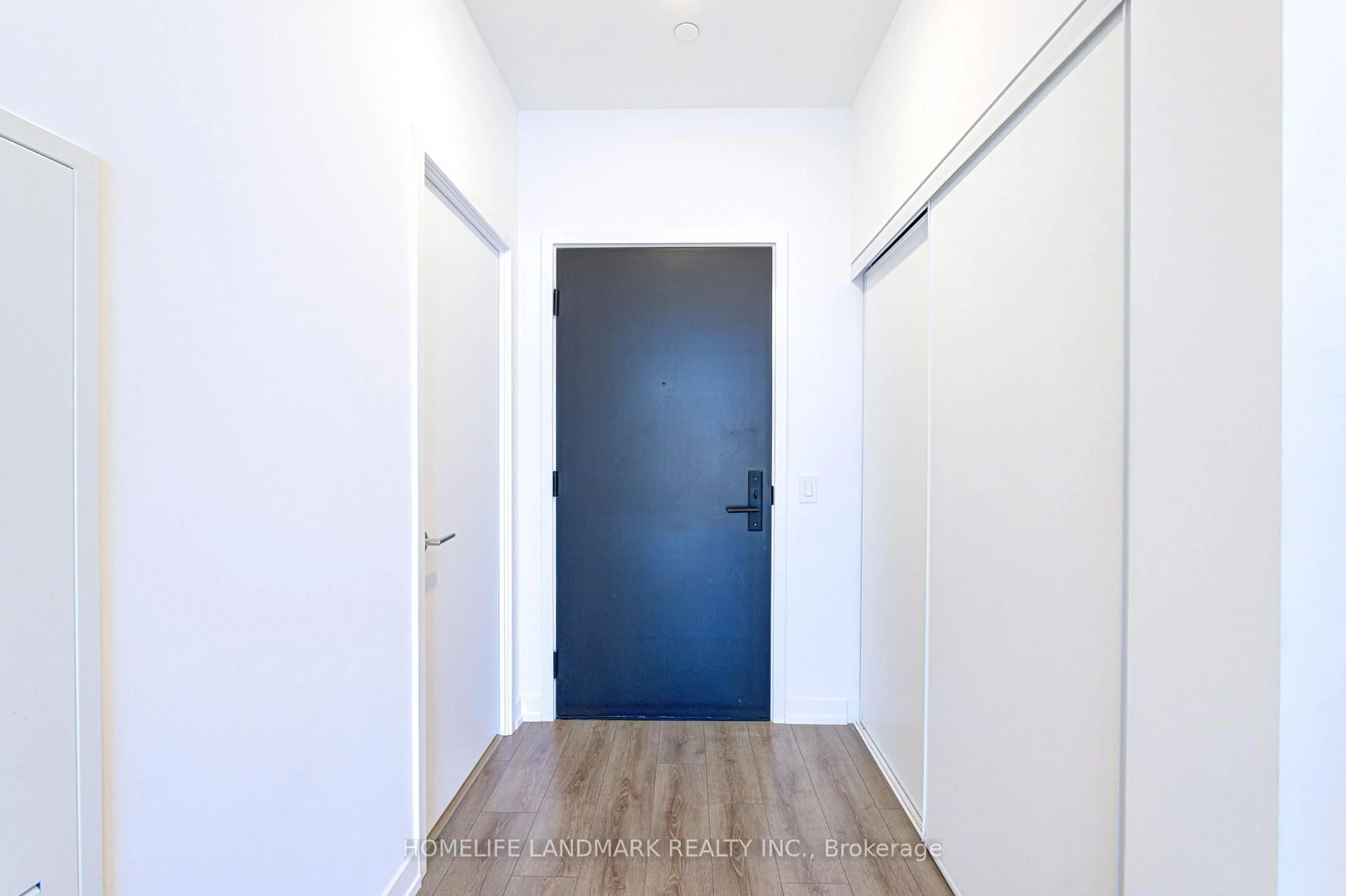 Indoor entryway for 500 Dupont St #310, Toronto Ontario M6G 1Y7