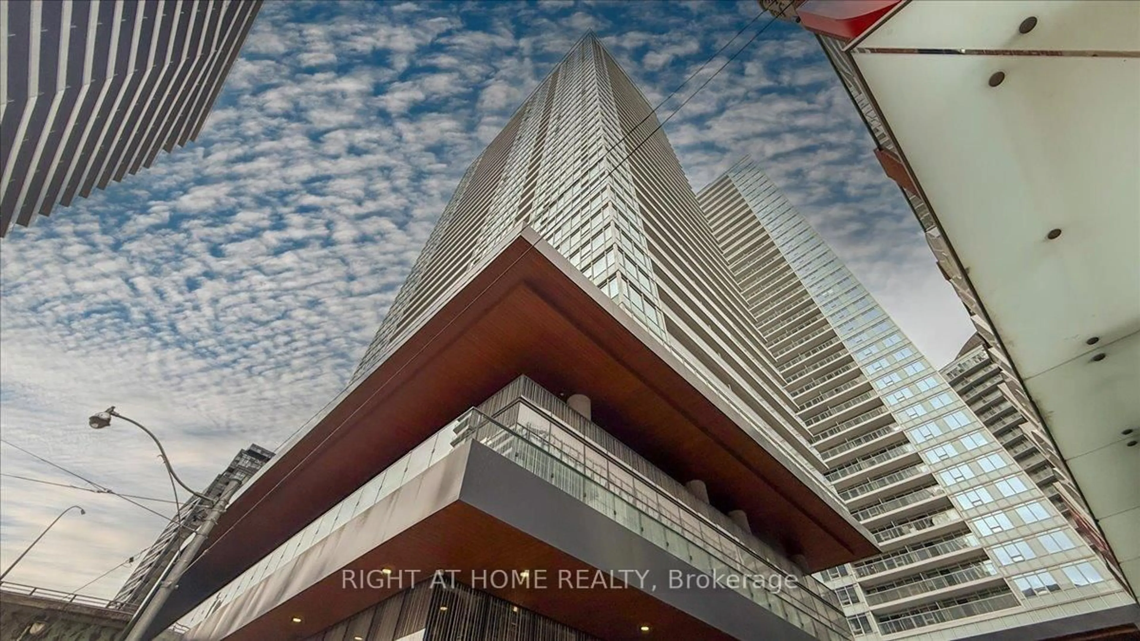 Unknown for 19 Bathurst St #3011, Toronto Ontario M5V 0N2