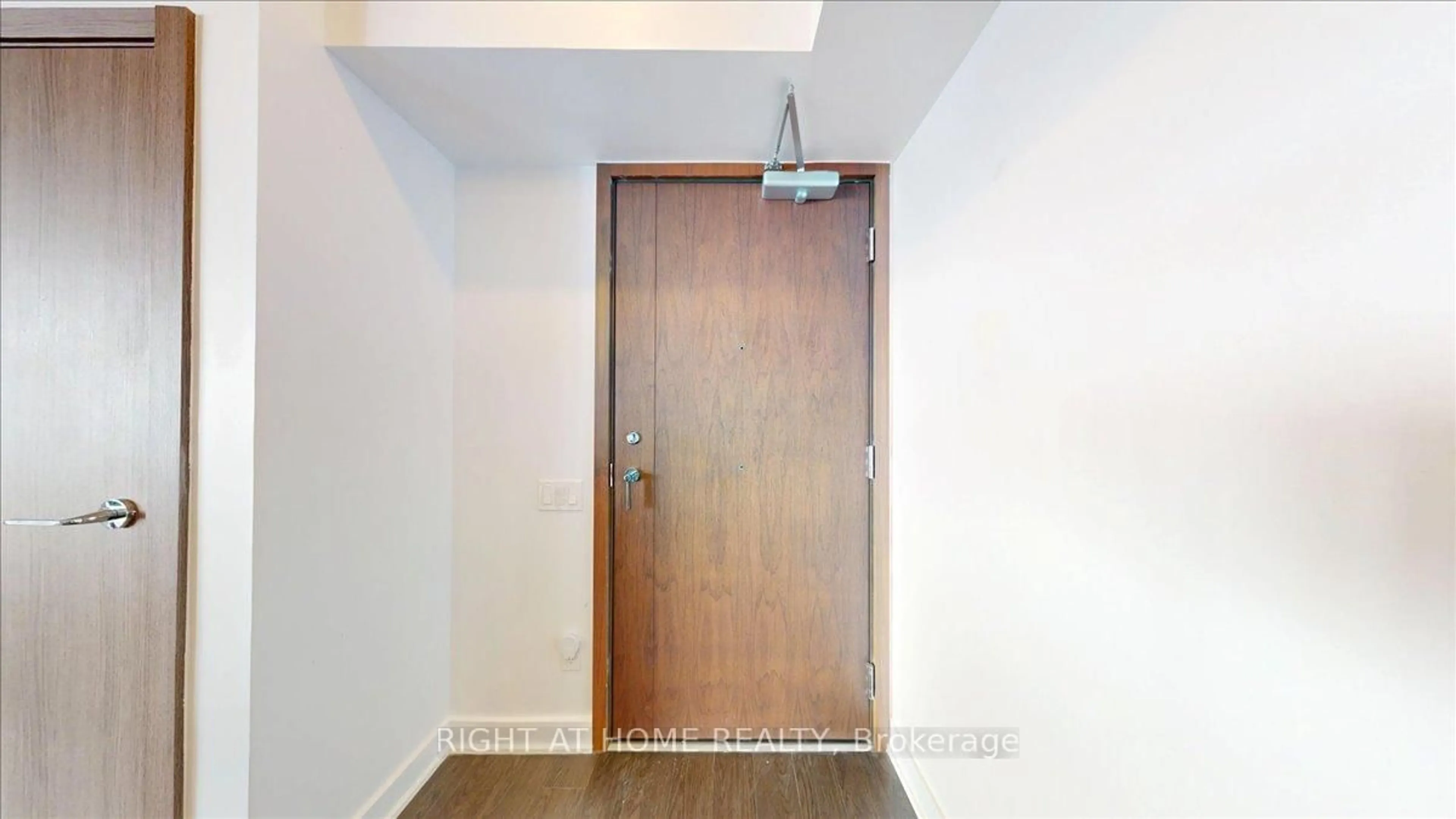 Indoor foyer for 19 Bathurst St #3011, Toronto Ontario M5V 0N2