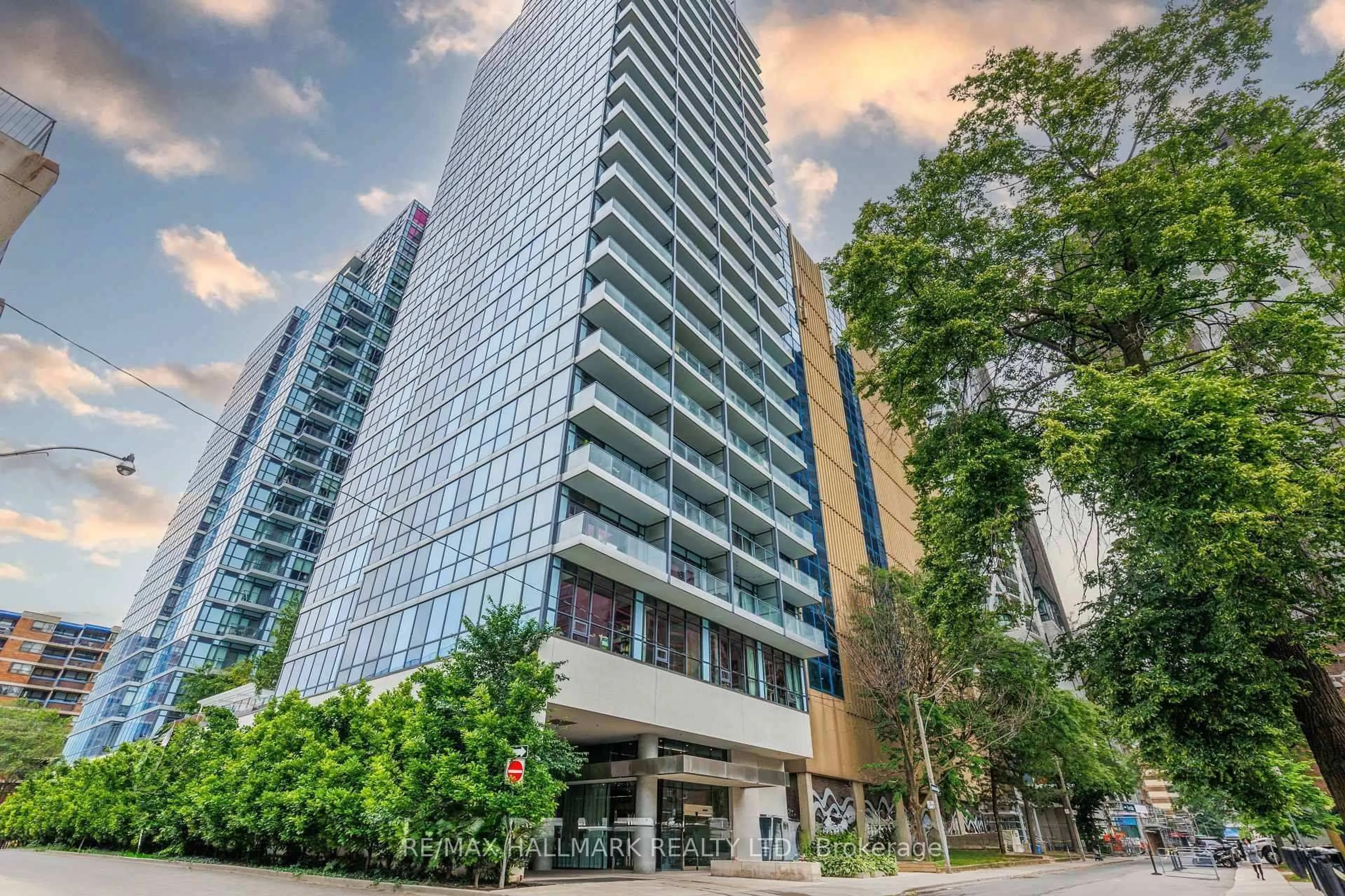Unknown for 210 Simcoe St #1210, Toronto Ontario M5T 2W5