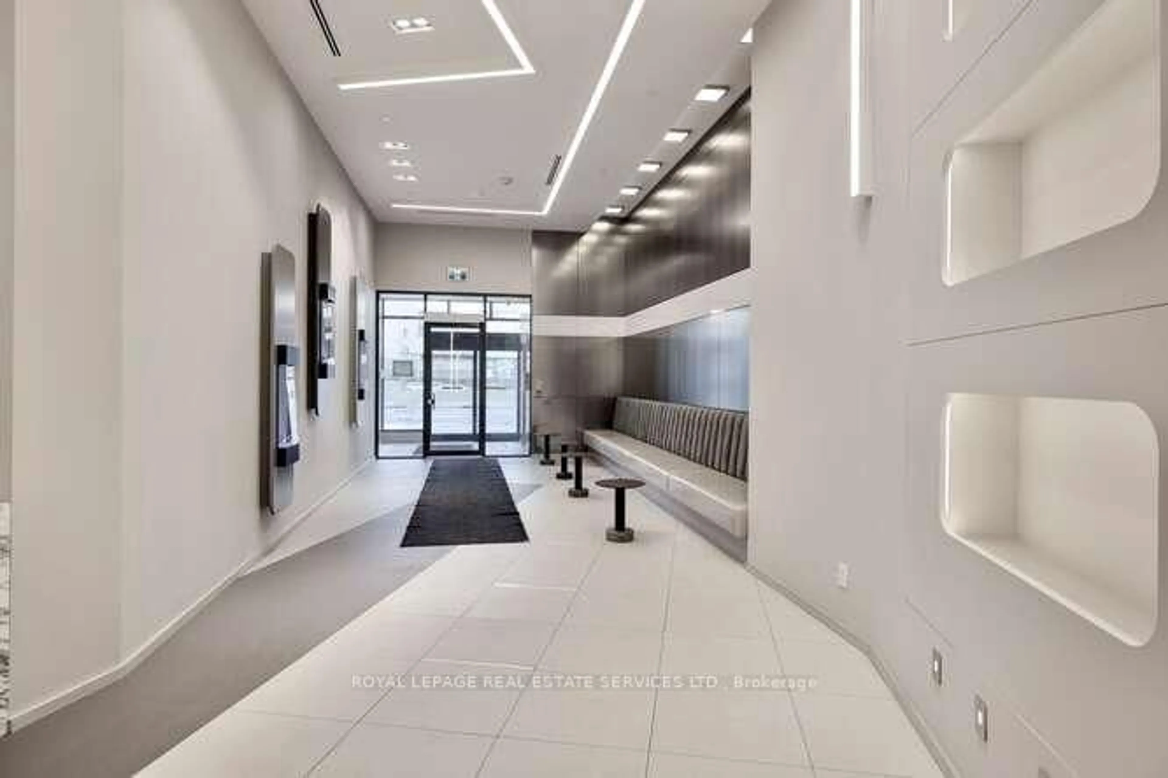 Indoor foyer for 1603 Eglinton Ave #1109, Toronto Ontario M6E 0A1