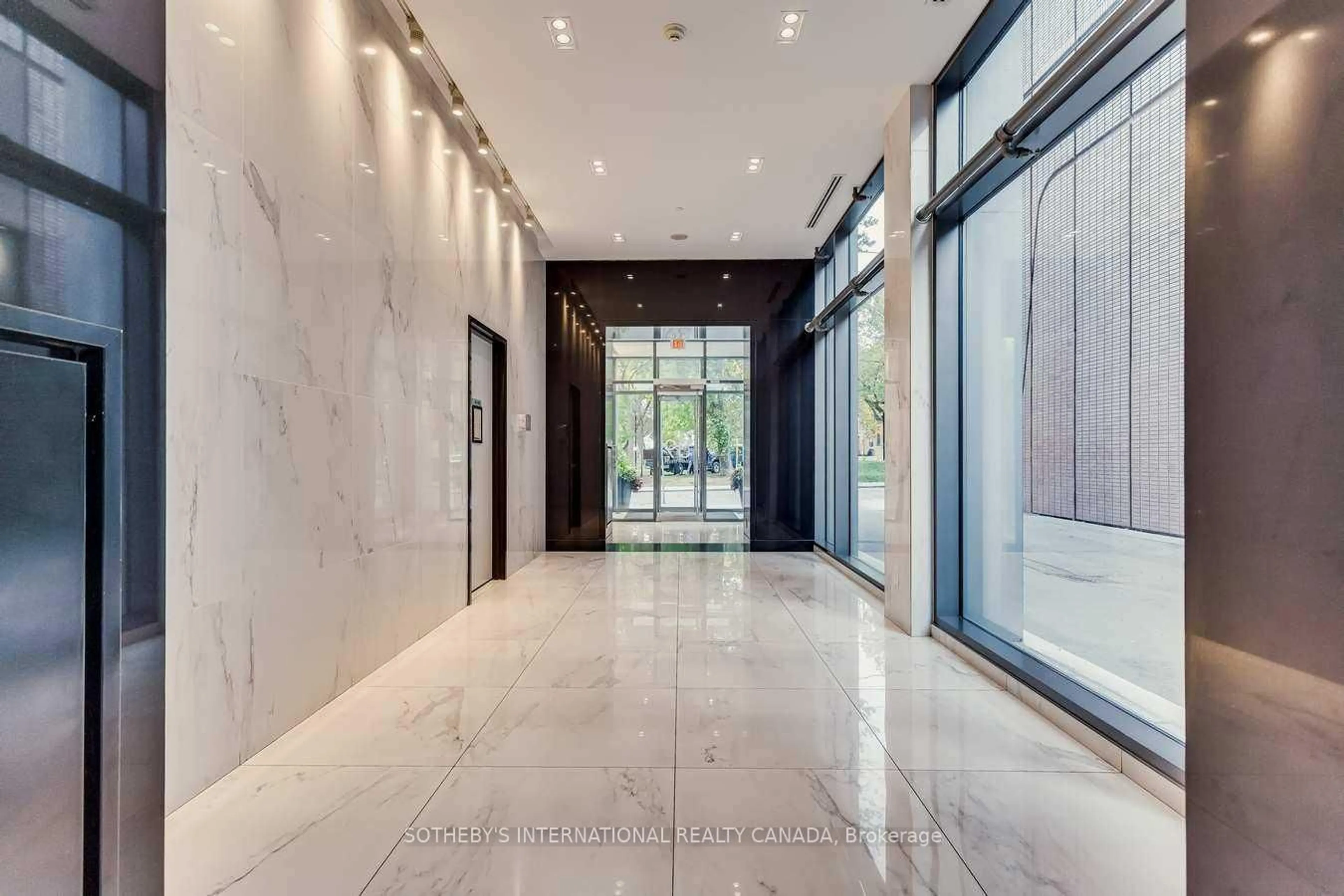 Indoor foyer for 39 Brant St #PH06, Toronto Ontario M5V 0M8