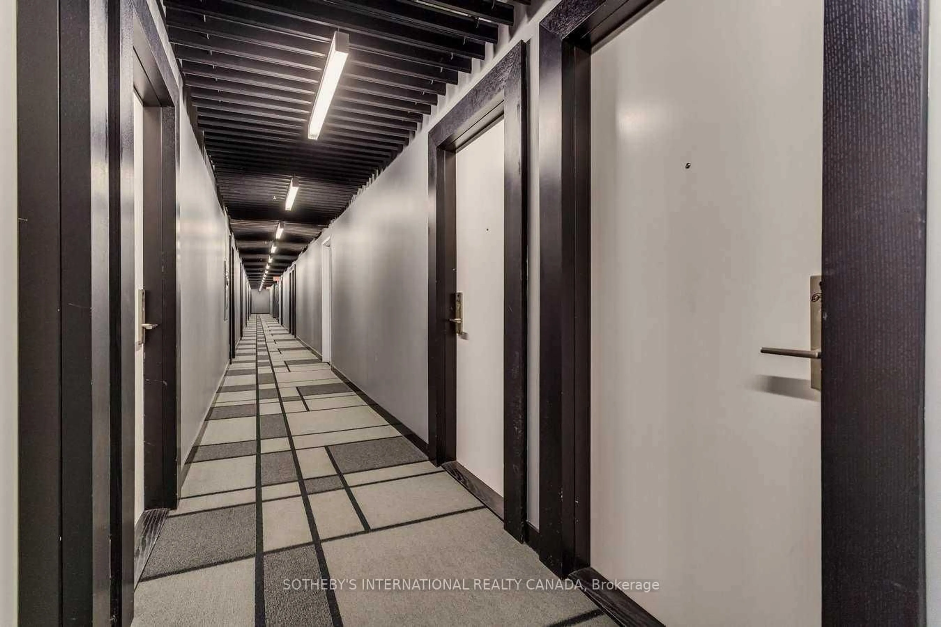 Indoor foyer for 39 Brant St #PH06, Toronto Ontario M5V 0M8