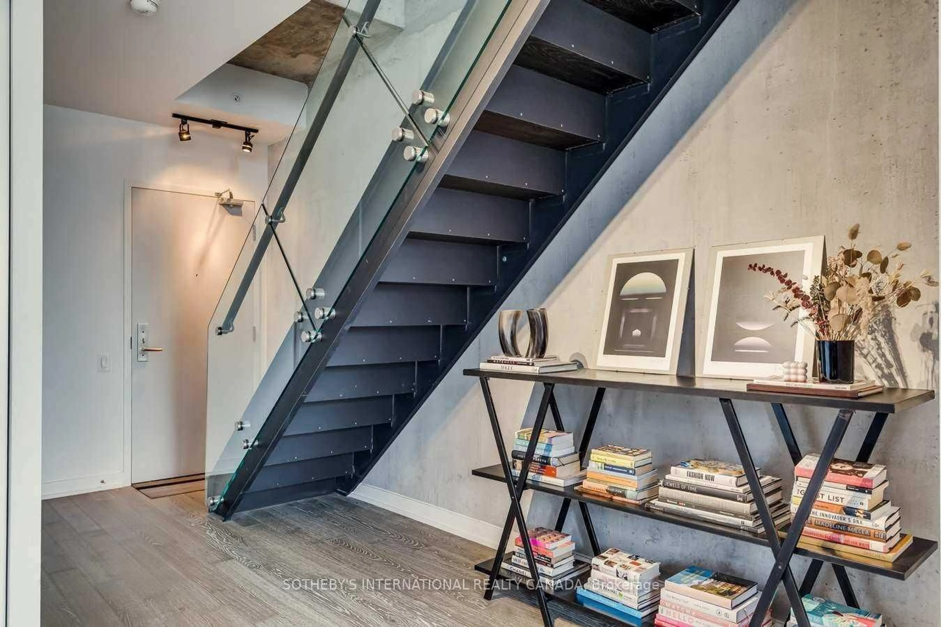 Stairs for 39 Brant St #PH06, Toronto Ontario M5V 0M8