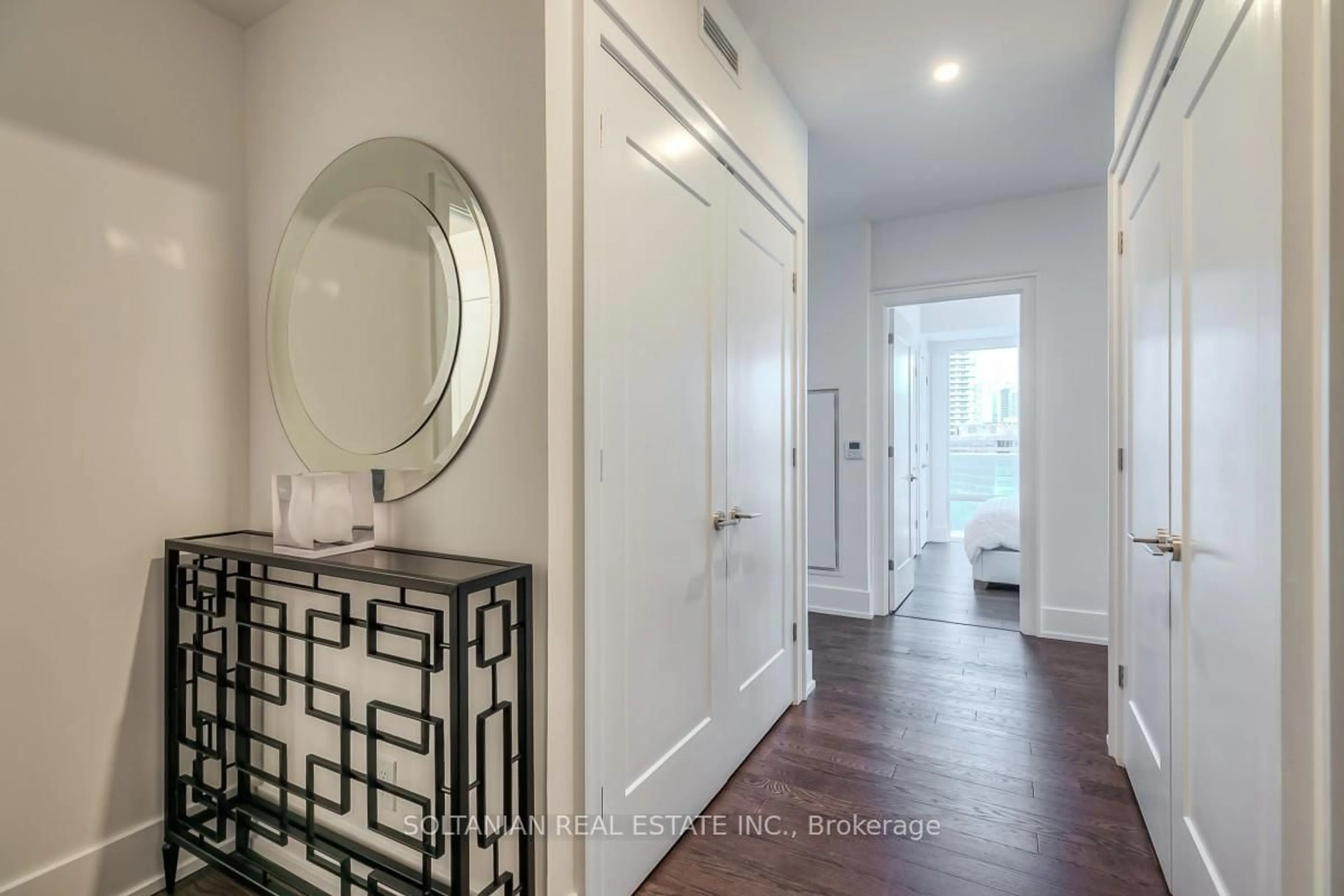 Indoor entryway for 25 Adra Grado Way #1020, Toronto Ontario M2J 0H6