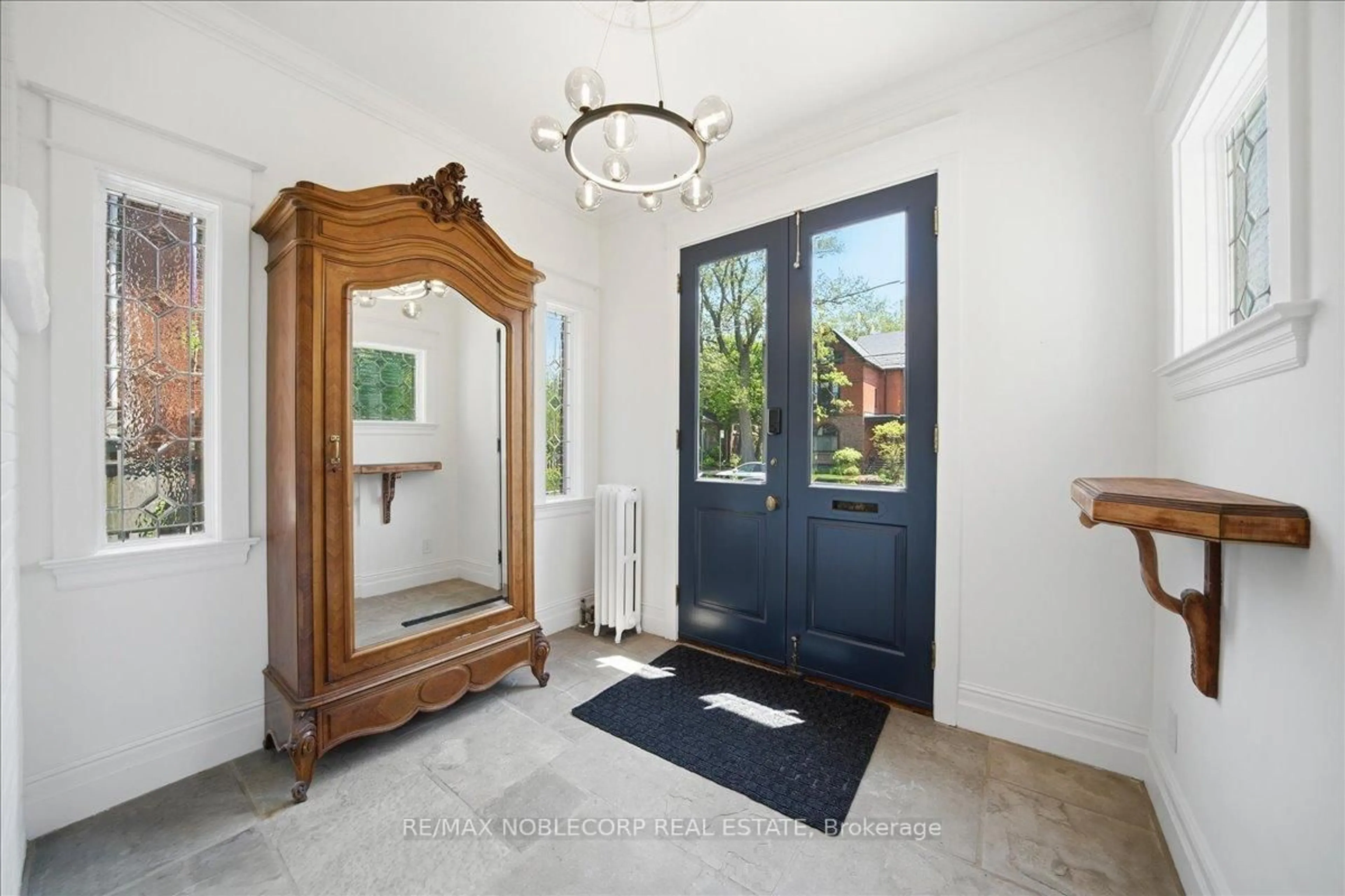 Indoor entryway for 38 Glenrose Ave, Toronto Ontario M4T 1K4
