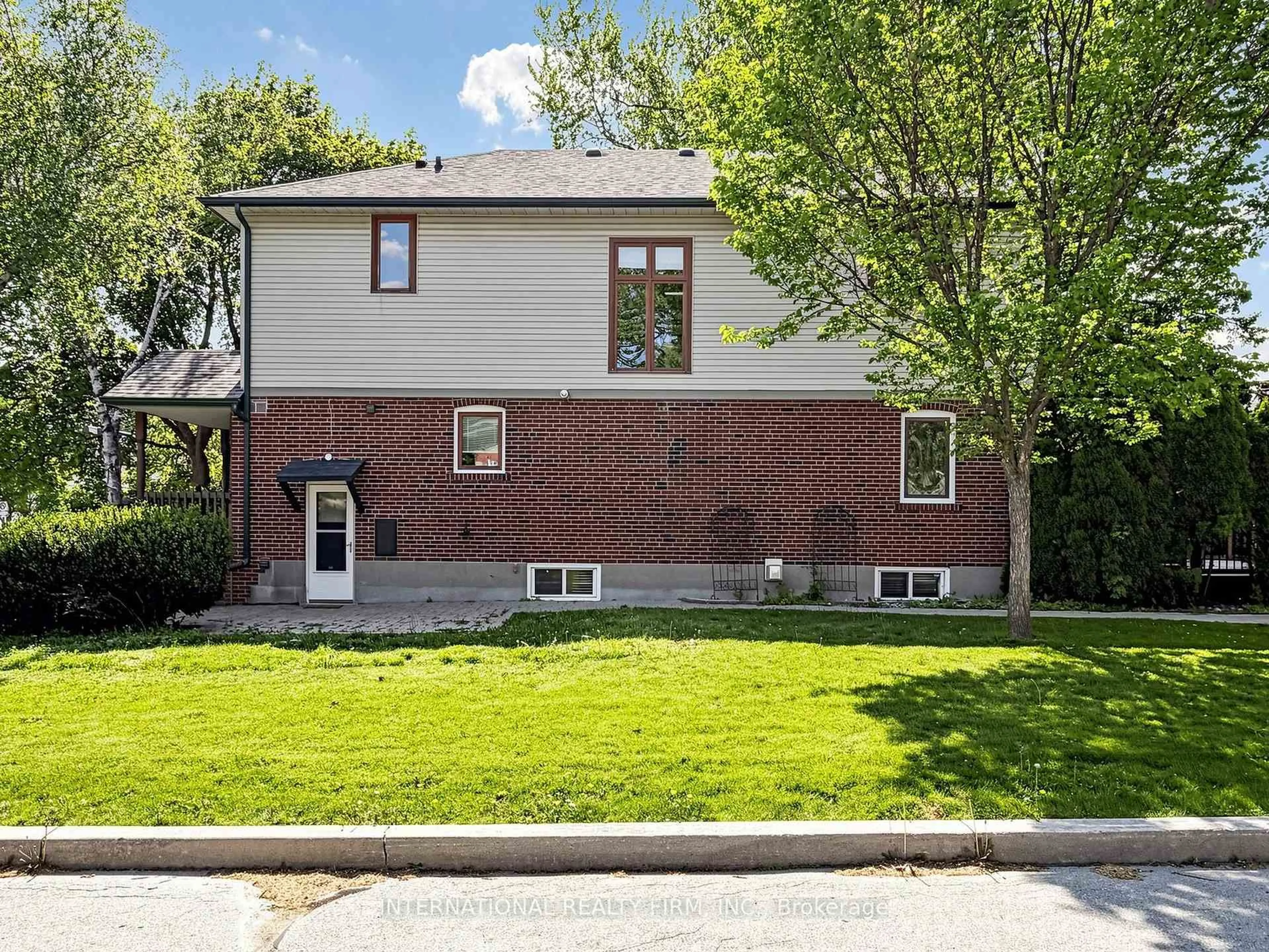Home with brick exterior material, street for 200 Burndale Ave, Toronto Ontario M2N 1T3