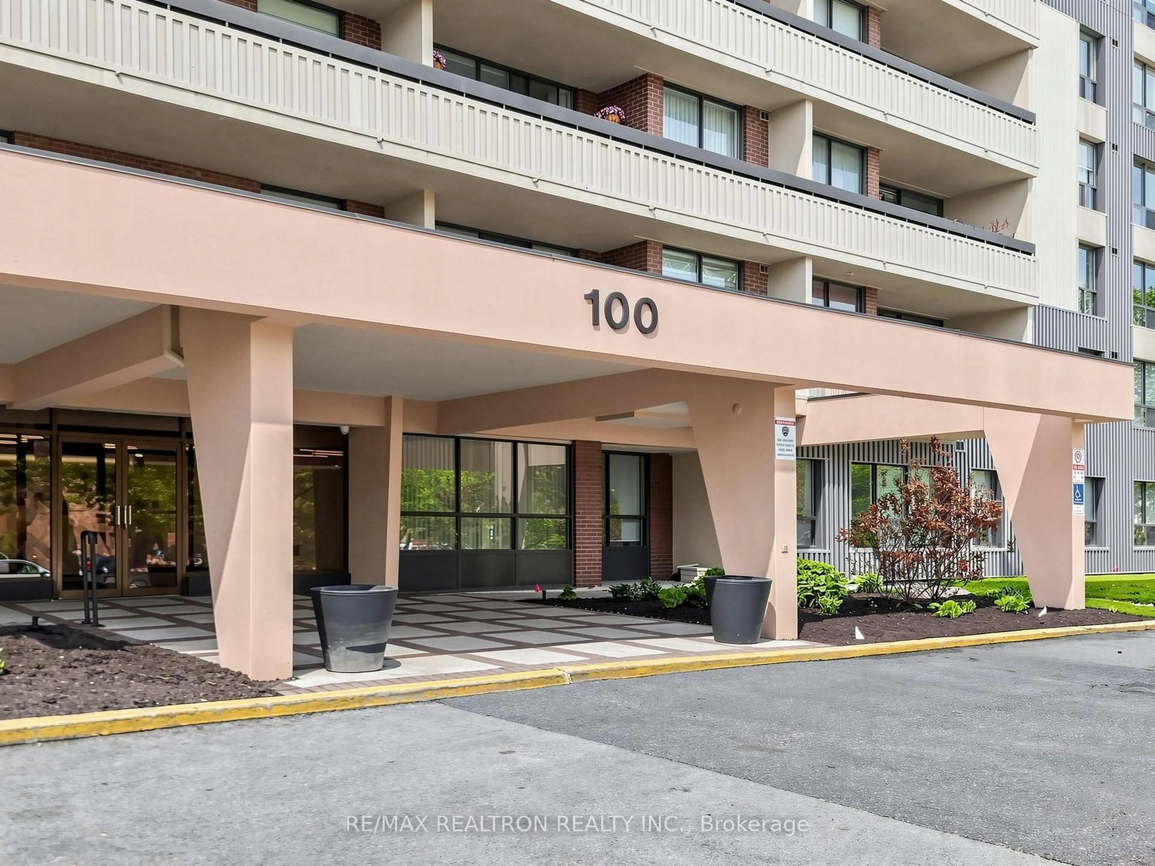 Indoor foyer for 100 Canyon Ave #608, Toronto Ontario M3H 5T9
